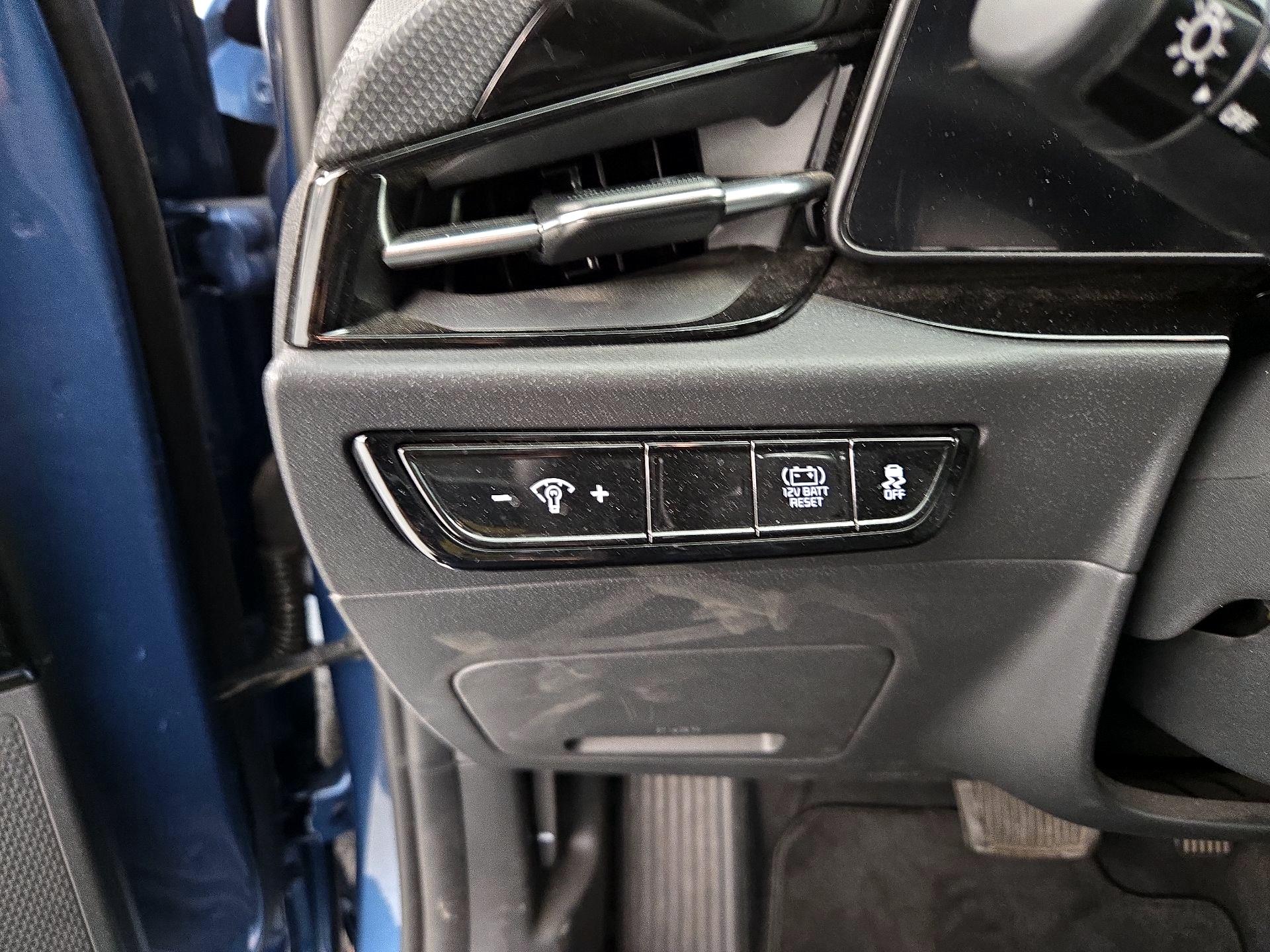 Thumbnail: 2023 Kia Niro - 13