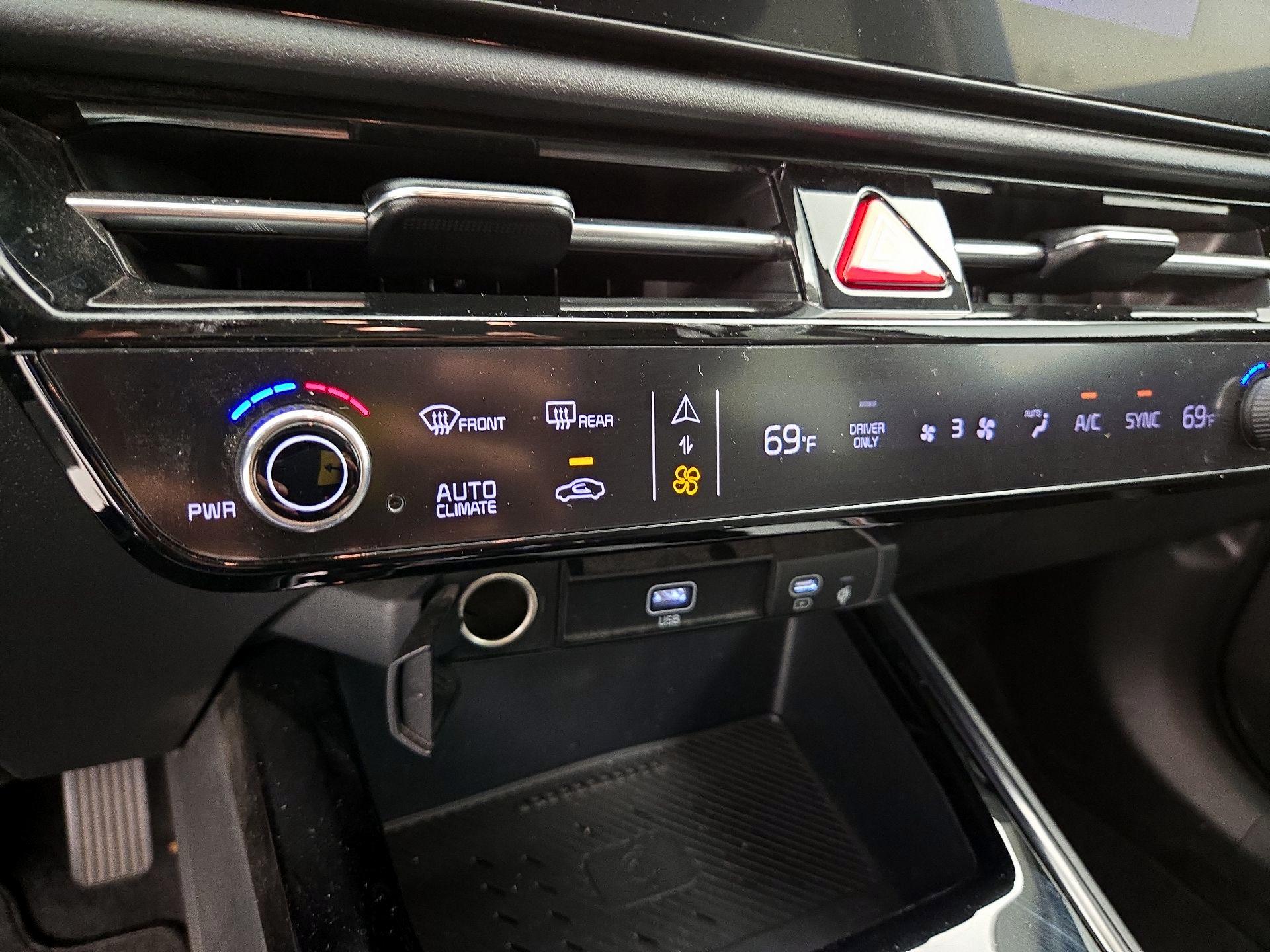 Thumbnail: 2023 Kia Niro - 17