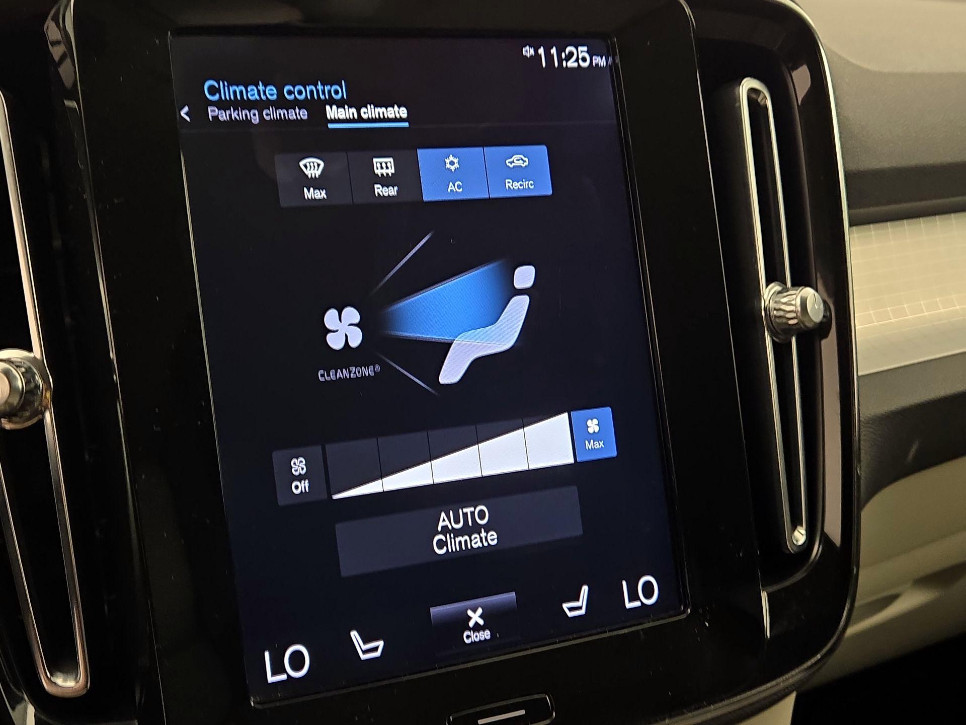 Thumbnail: 2020 Volvo XC40 - 16