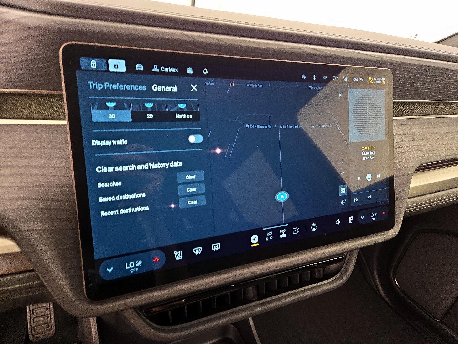 Thumbnail: 2025 Rivian R1S - 13