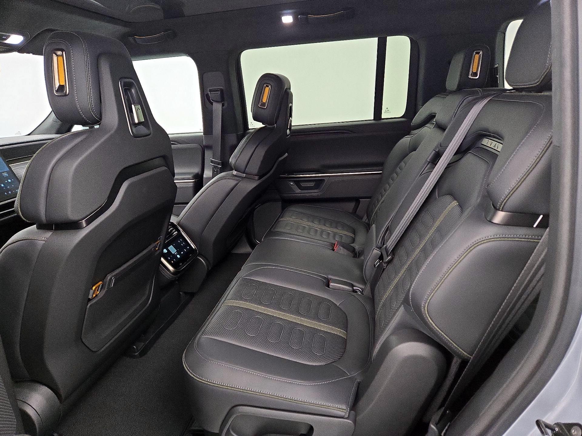 Thumbnail: 2025 Rivian R1S - 20