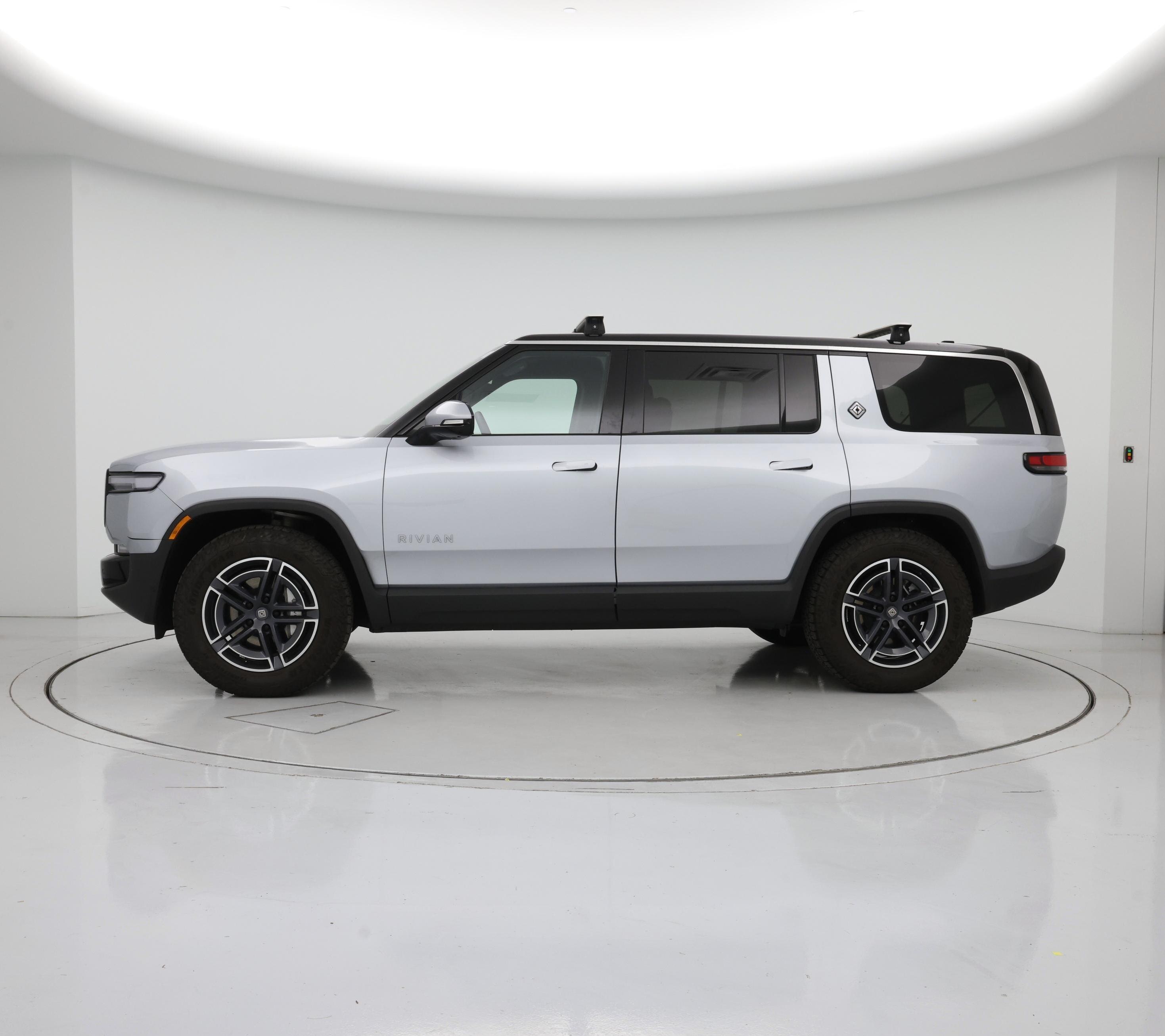 Thumbnail: 2025 Rivian R1S - 3