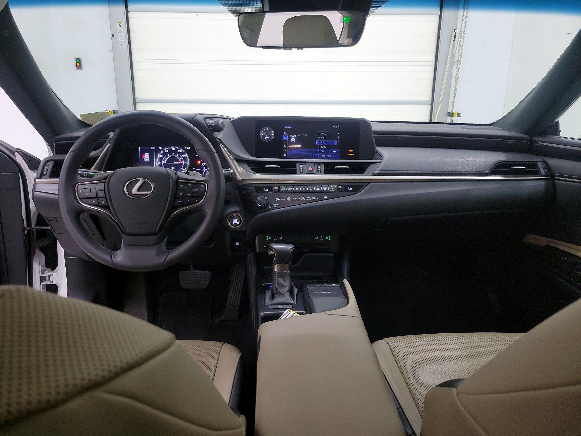 Thumbnail: 2019 Lexus ES - 9