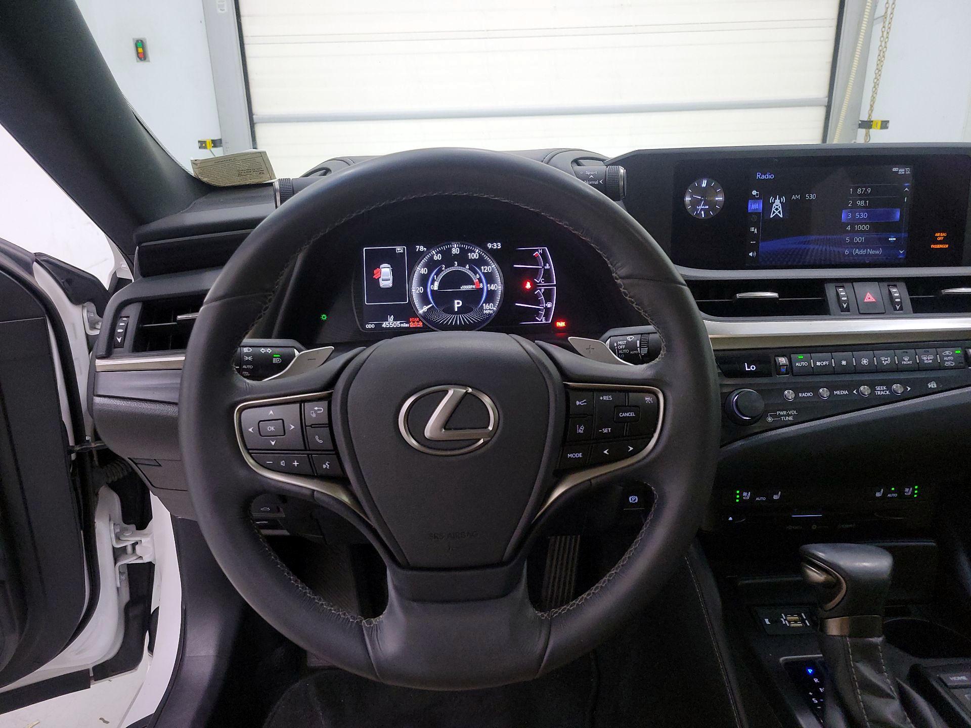 Thumbnail: 2019 Lexus ES - 10