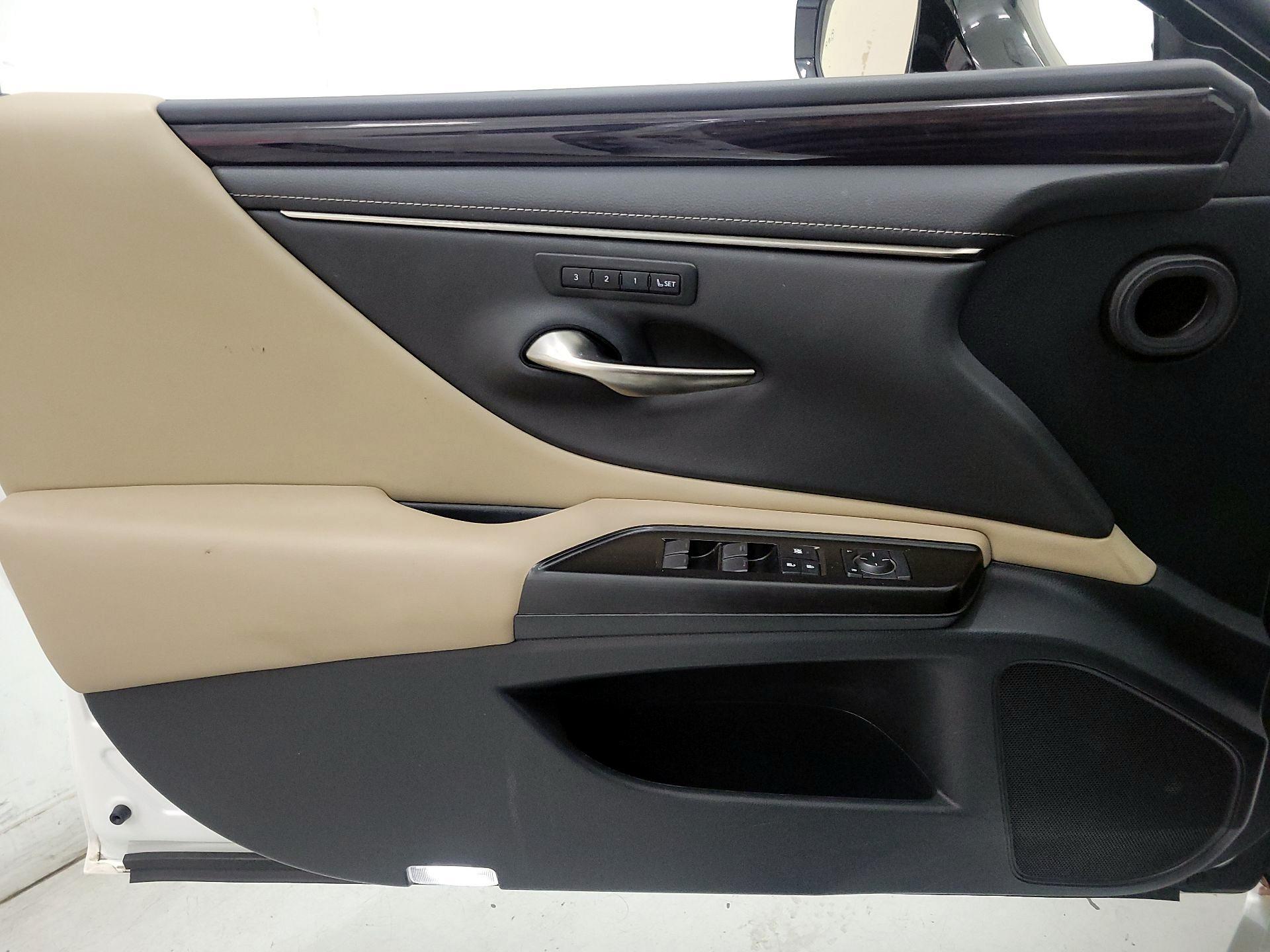 Thumbnail: 2019 Lexus ES - 12
