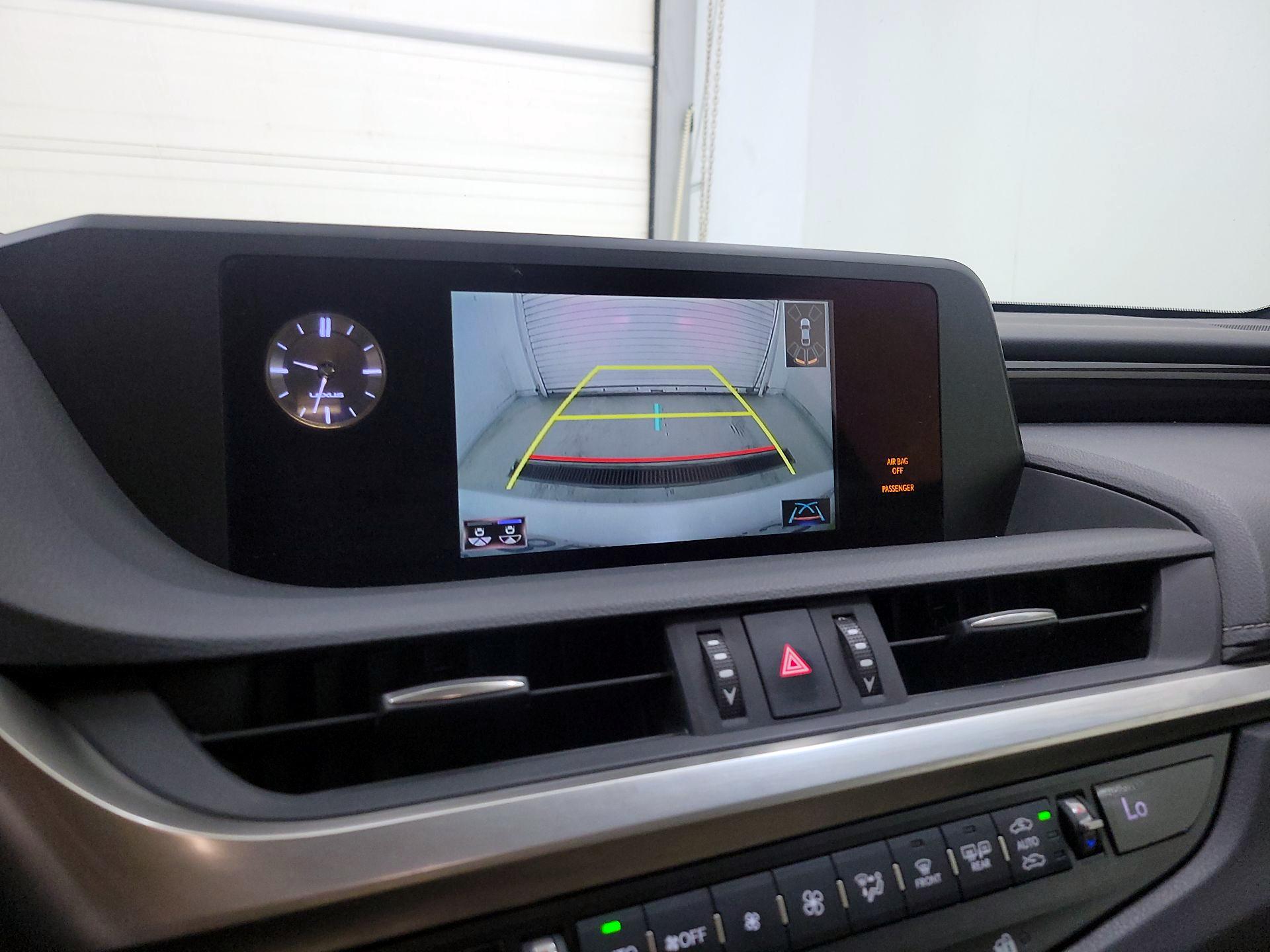 Thumbnail: 2019 Lexus ES - 14