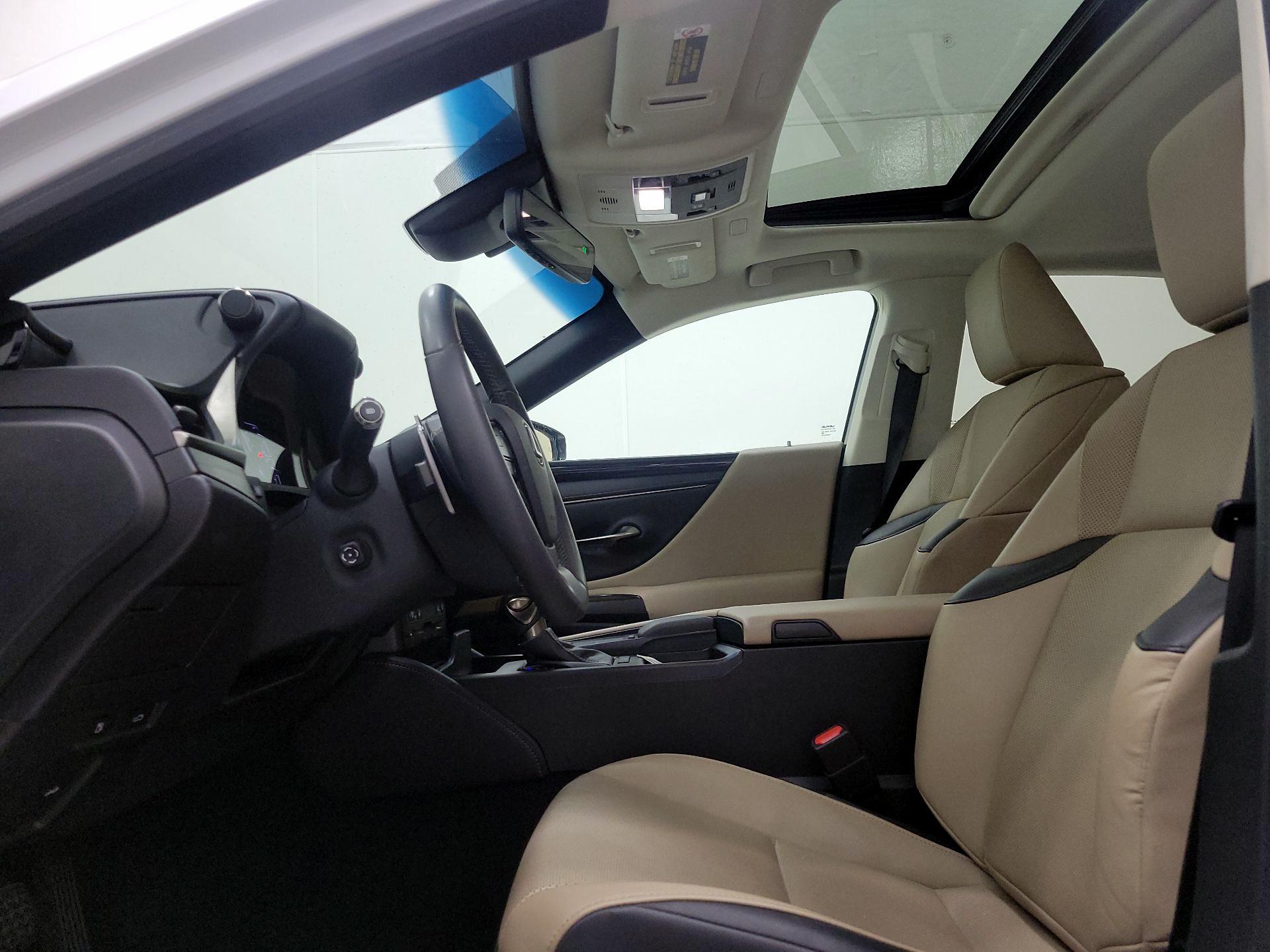 Thumbnail: 2019 Lexus ES - 19