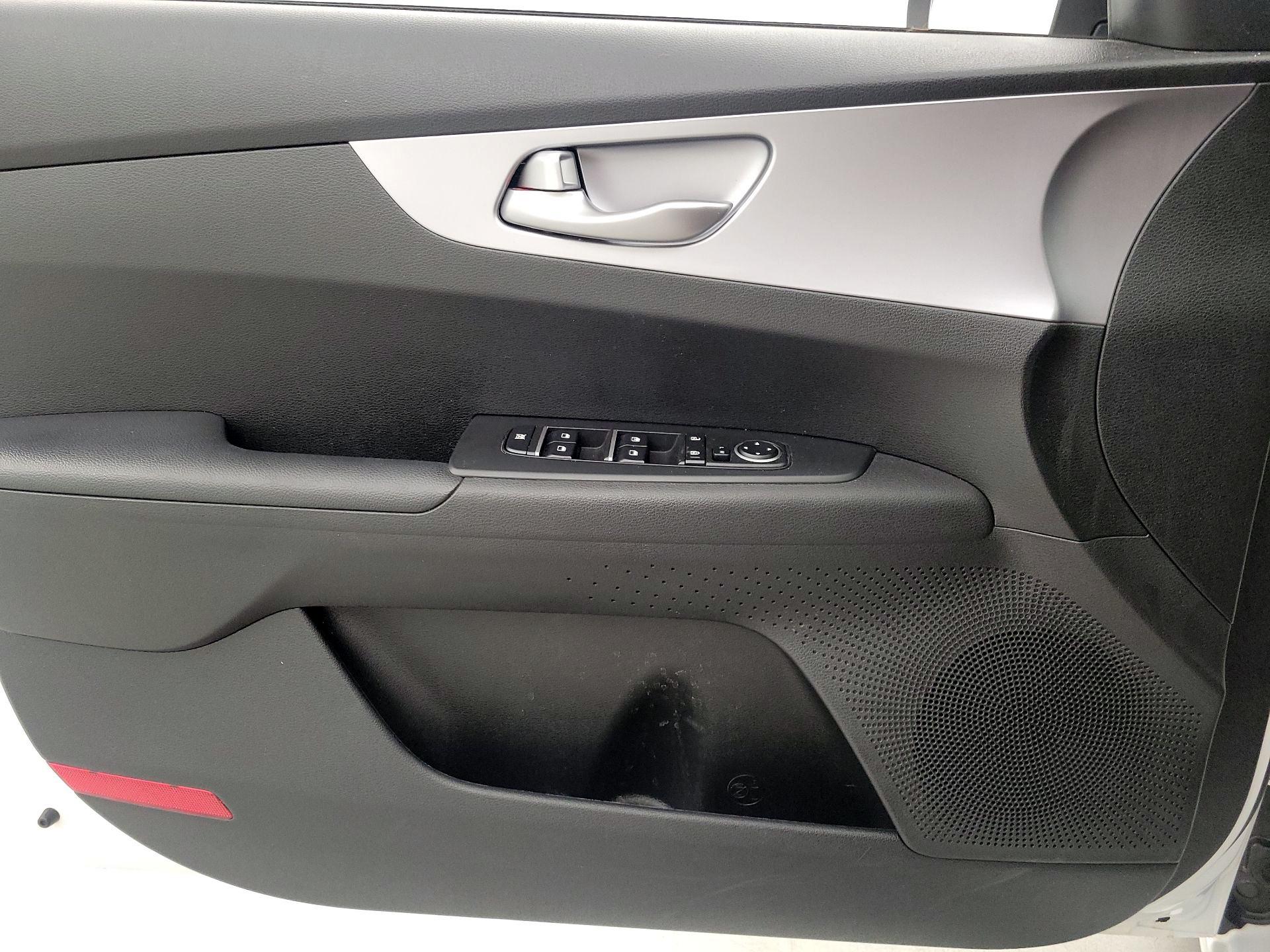 Thumbnail: 2022 Kia Forte - 12