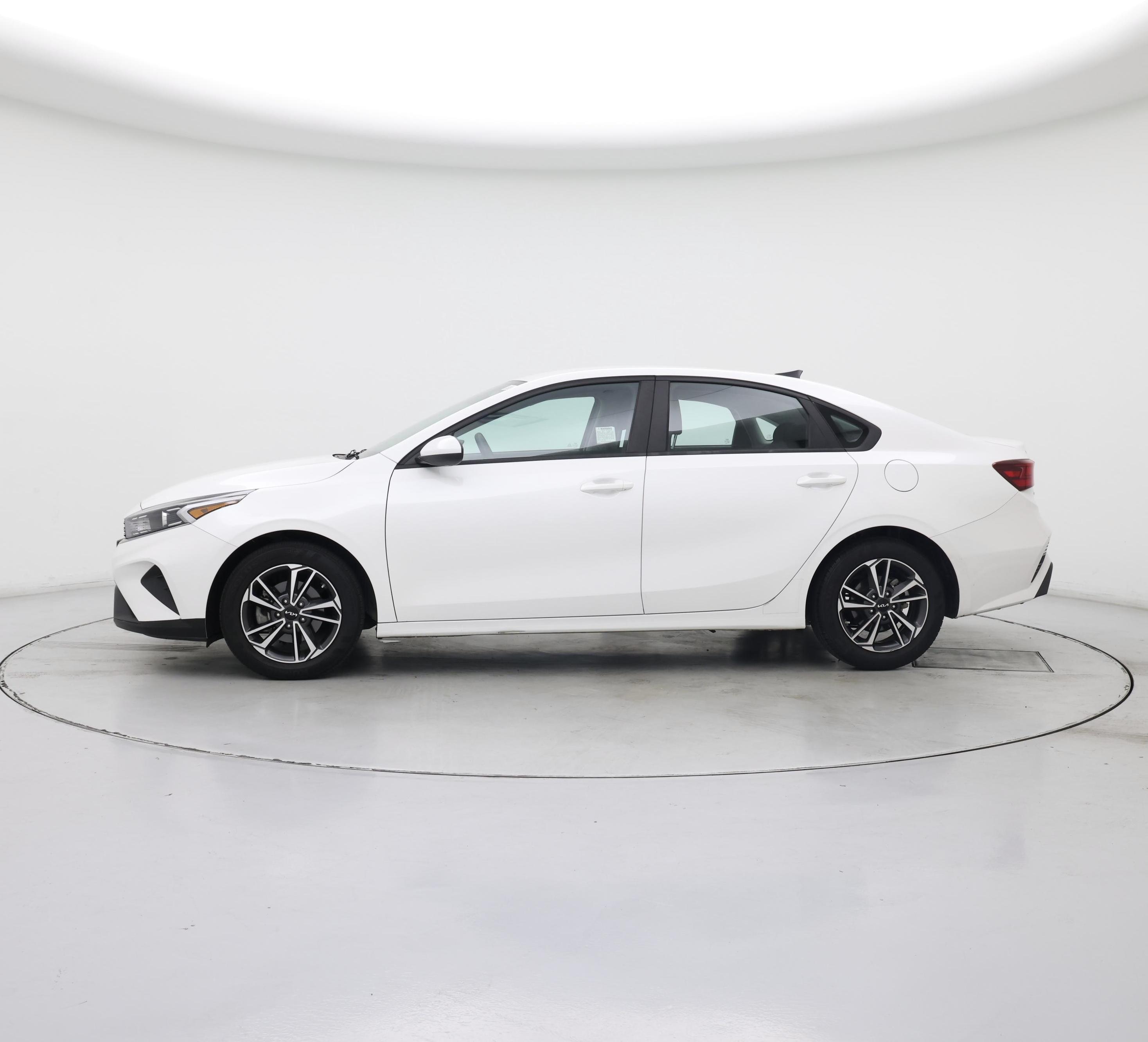 Thumbnail: 2022 Kia Forte - 3