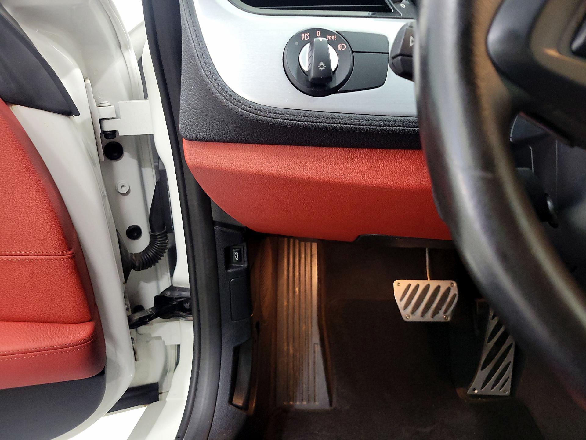 Thumbnail: 2015 BMW Z4 - 13