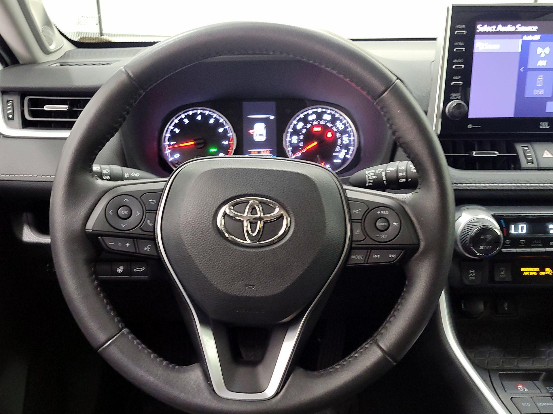 Thumbnail: 2022 Toyota RAV4 - 10