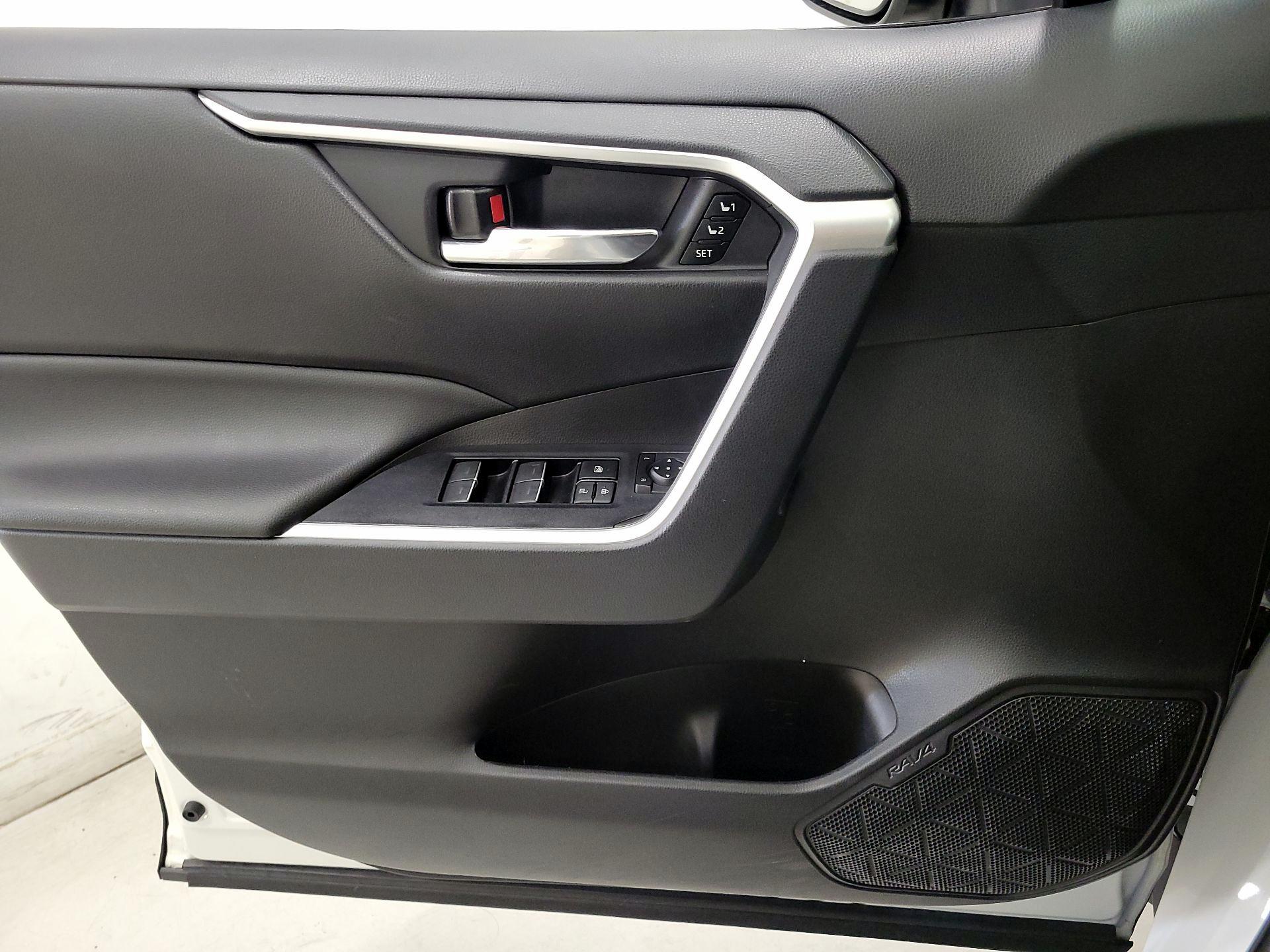 Thumbnail: 2022 Toyota RAV4 - 12