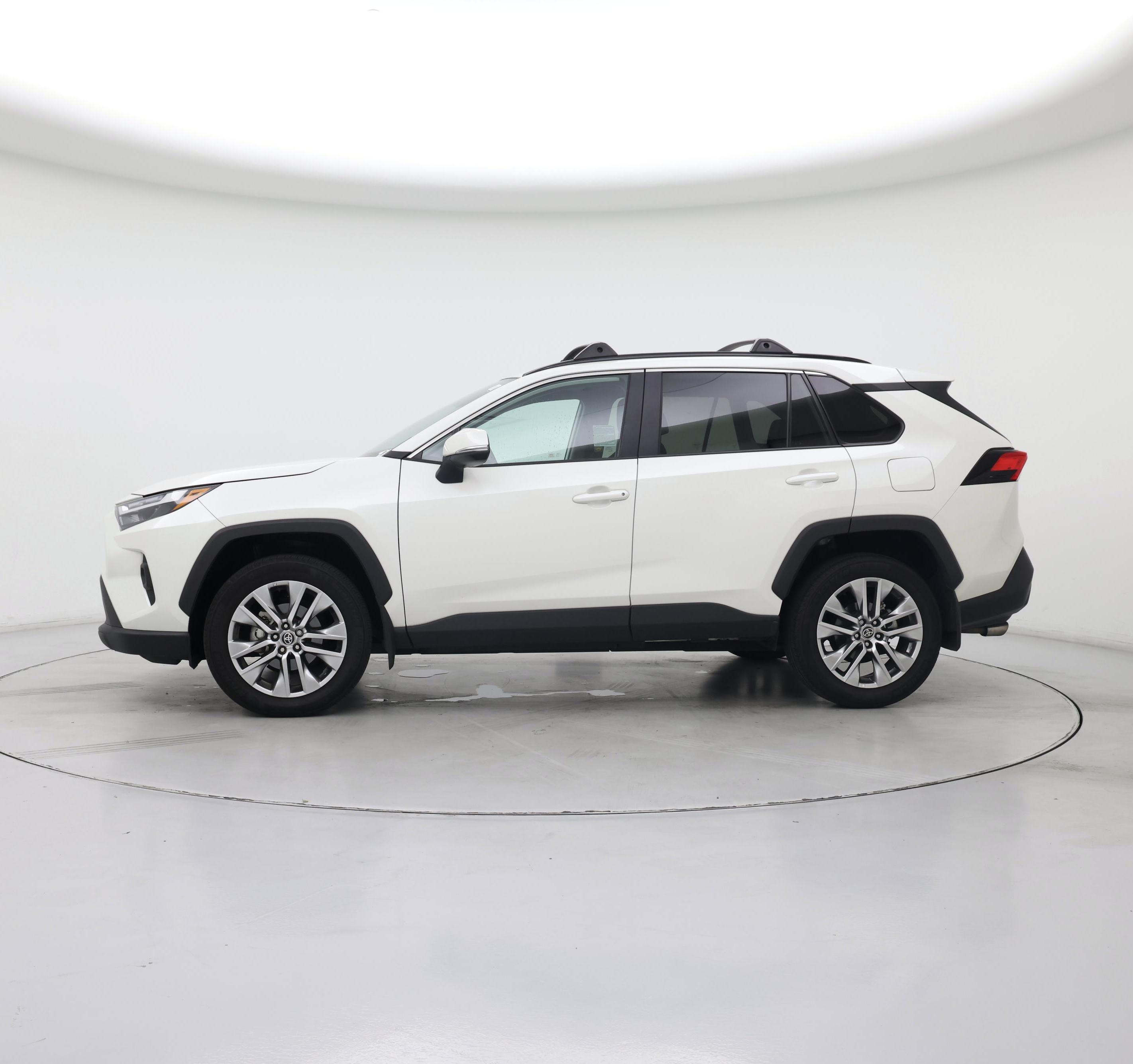 Thumbnail: 2022 Toyota RAV4 - 3