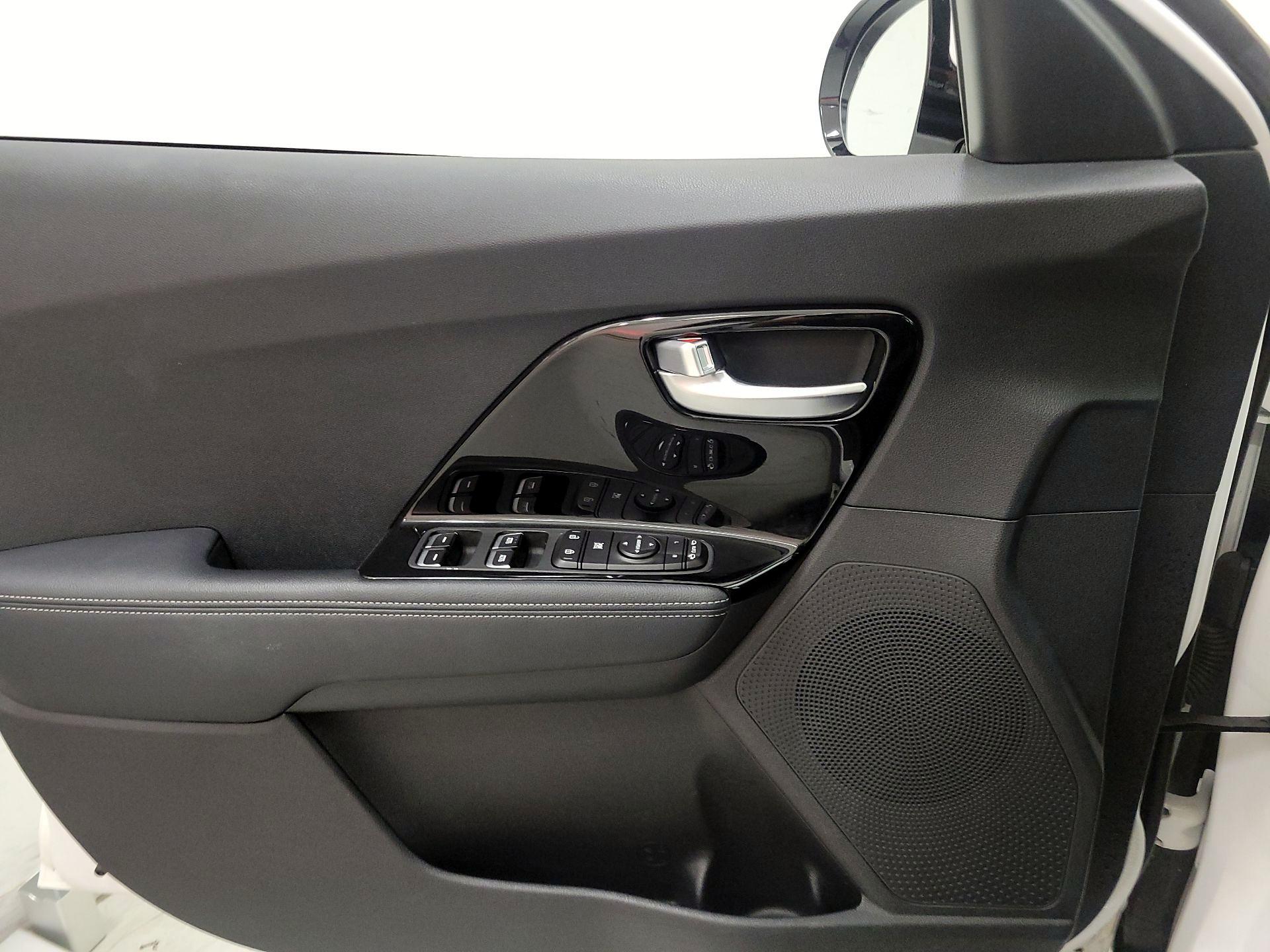 Thumbnail: 2022 Kia Niro - 12
