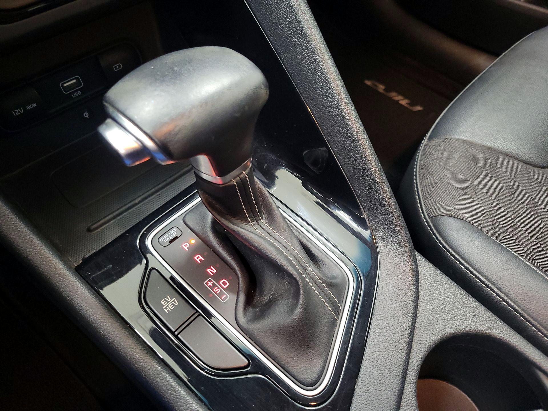 Thumbnail: 2022 Kia Niro - 17