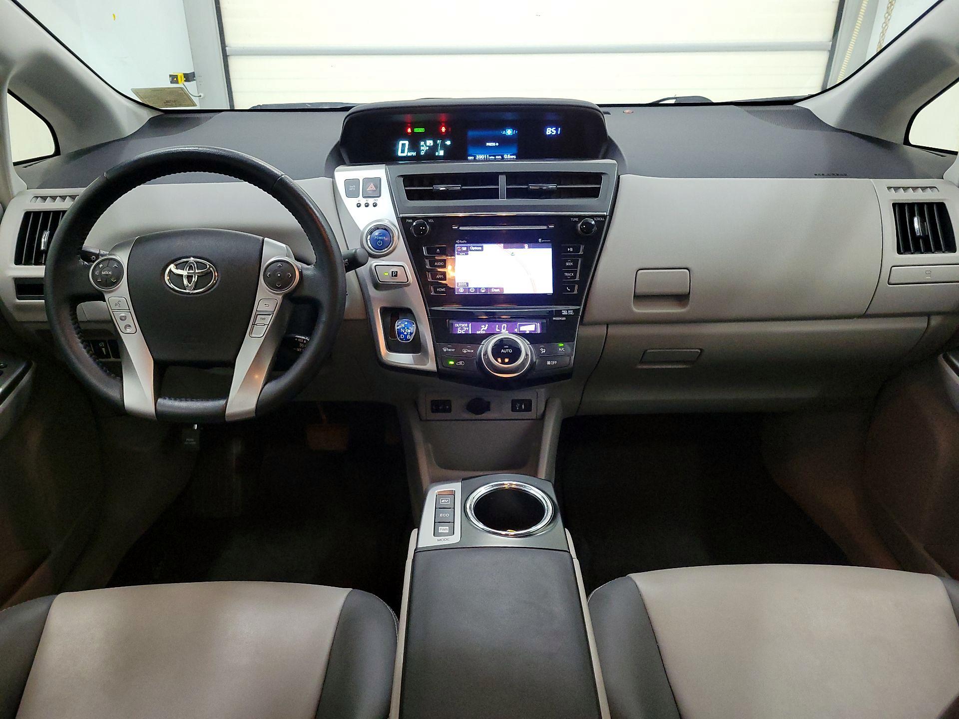 Thumbnail: 2015 Toyota Prius v - 9