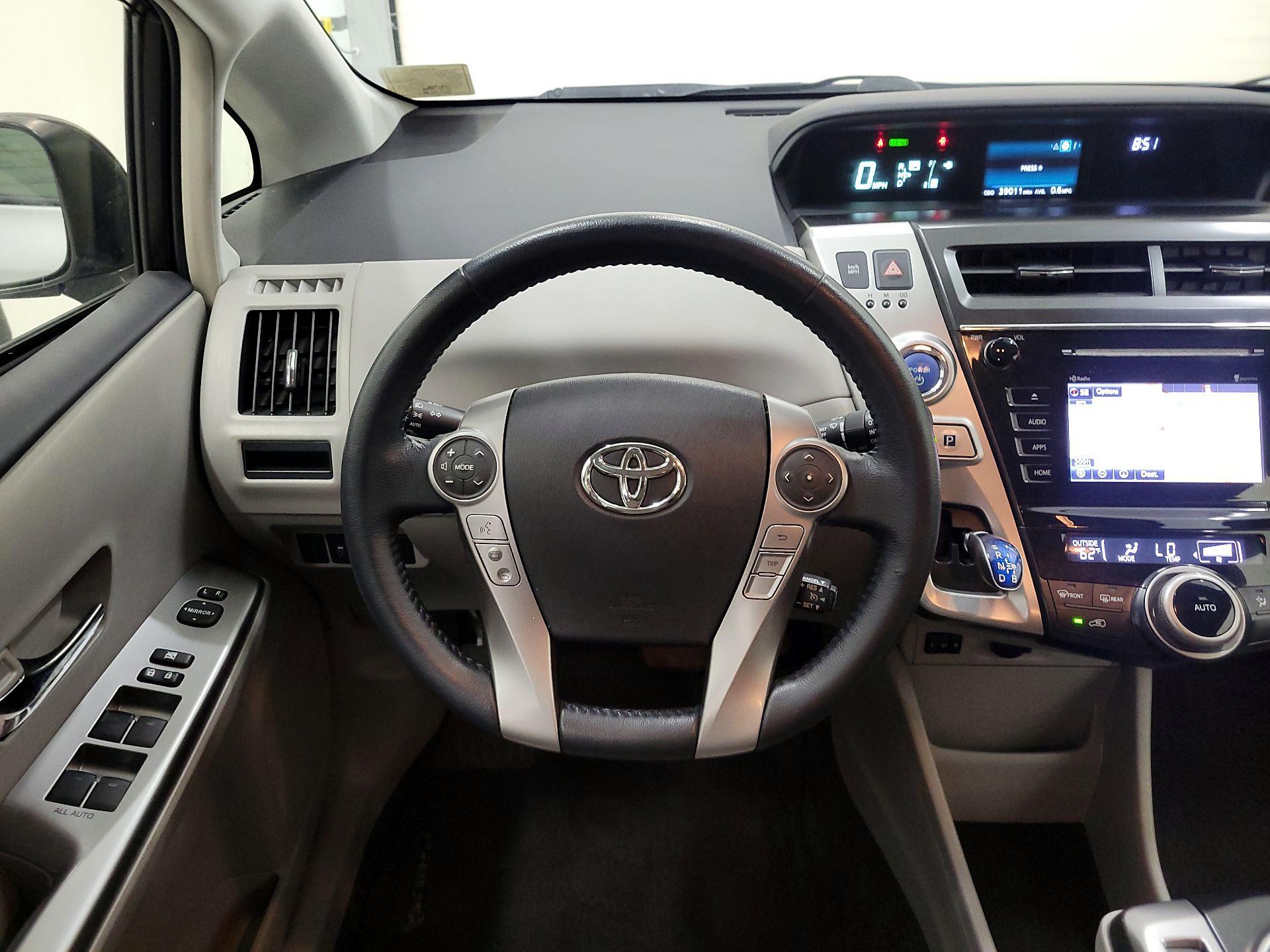 Thumbnail: 2015 Toyota Prius v - 10