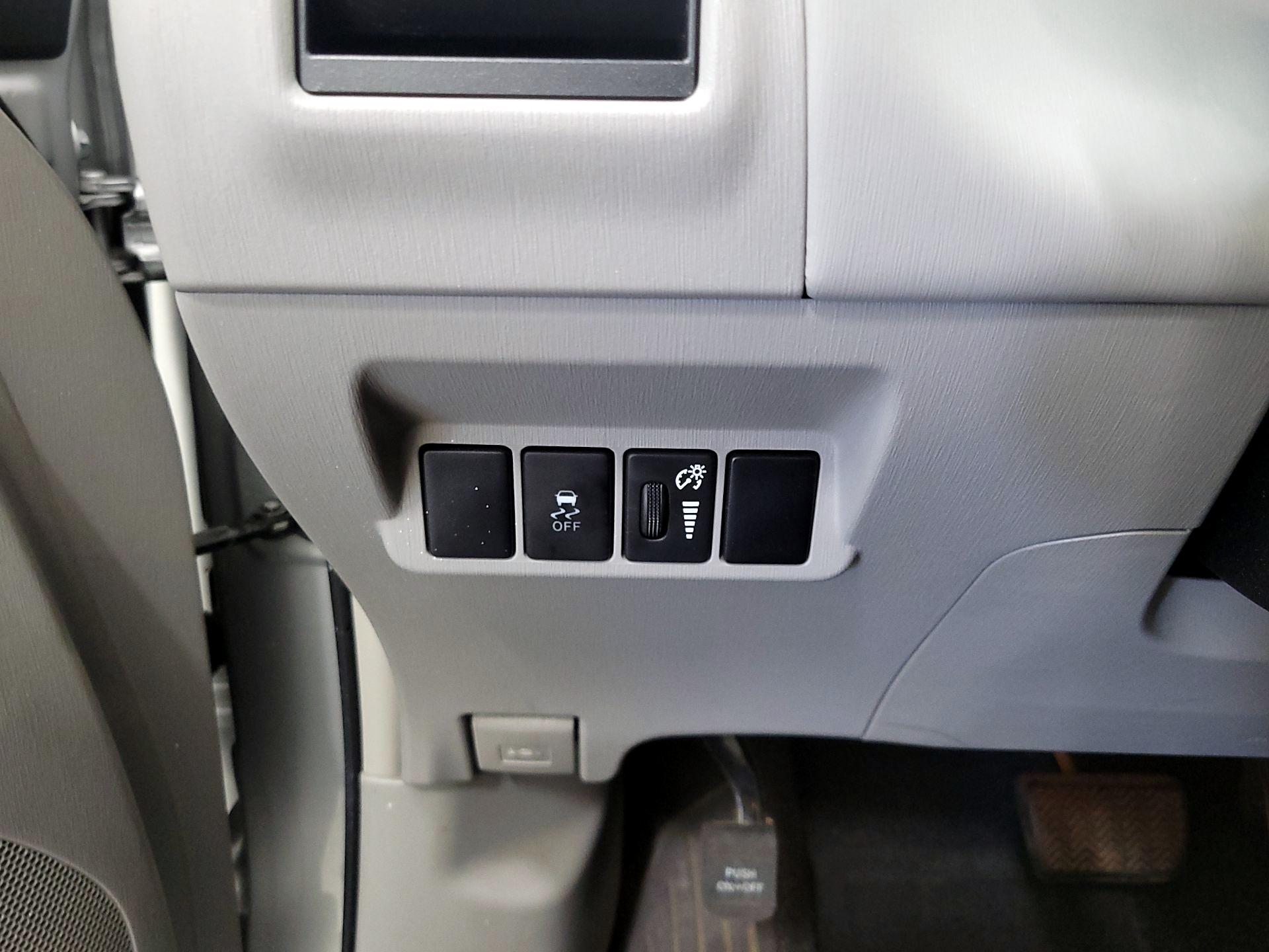 Thumbnail: 2015 Toyota Prius v - 13