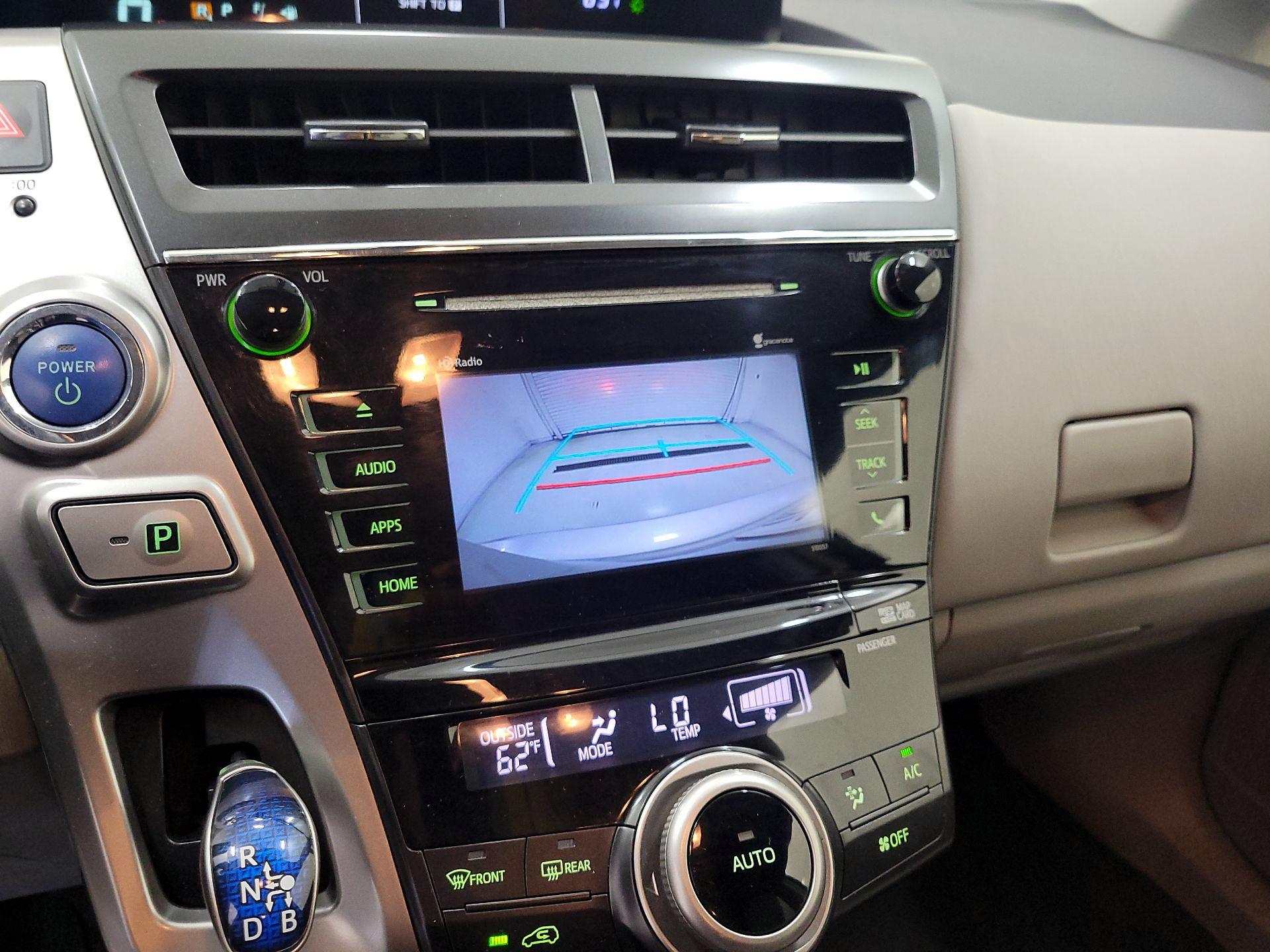 Thumbnail: 2015 Toyota Prius v - 15