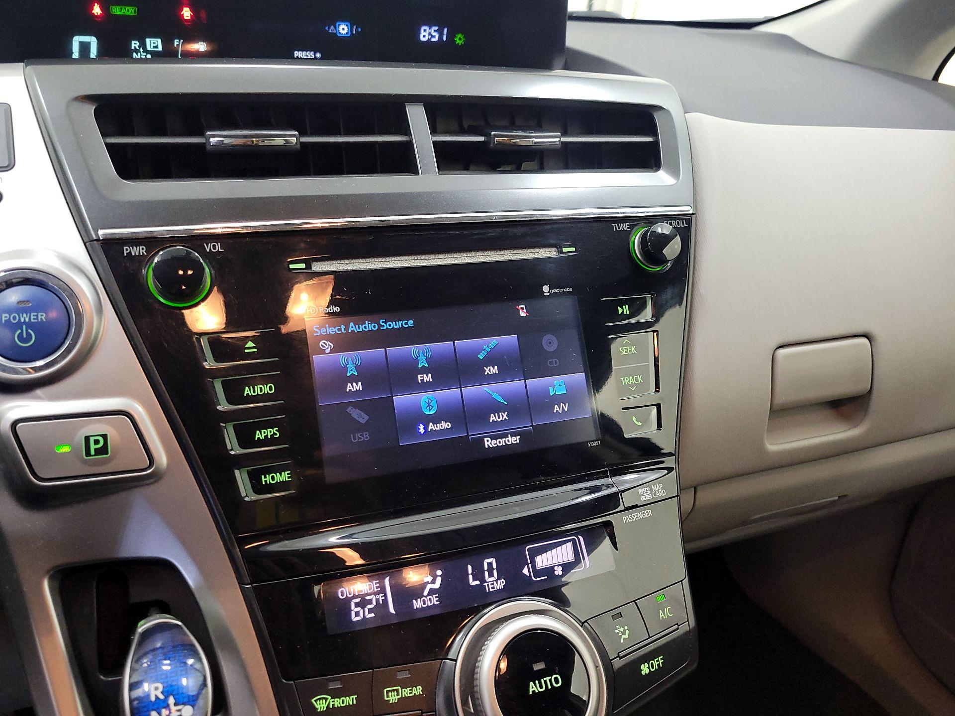 Thumbnail: 2015 Toyota Prius v - 16