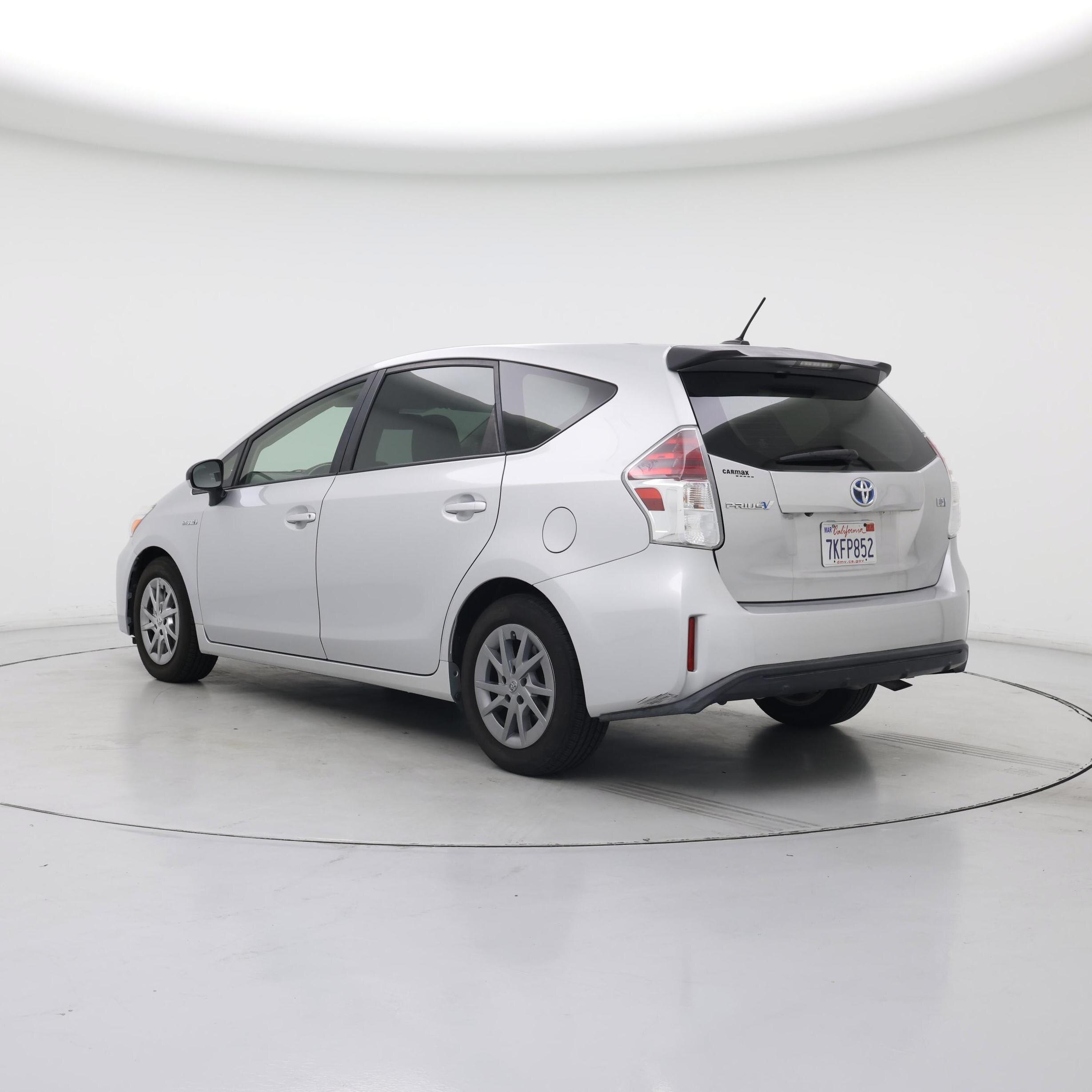 Thumbnail: 2015 Toyota Prius v - 2