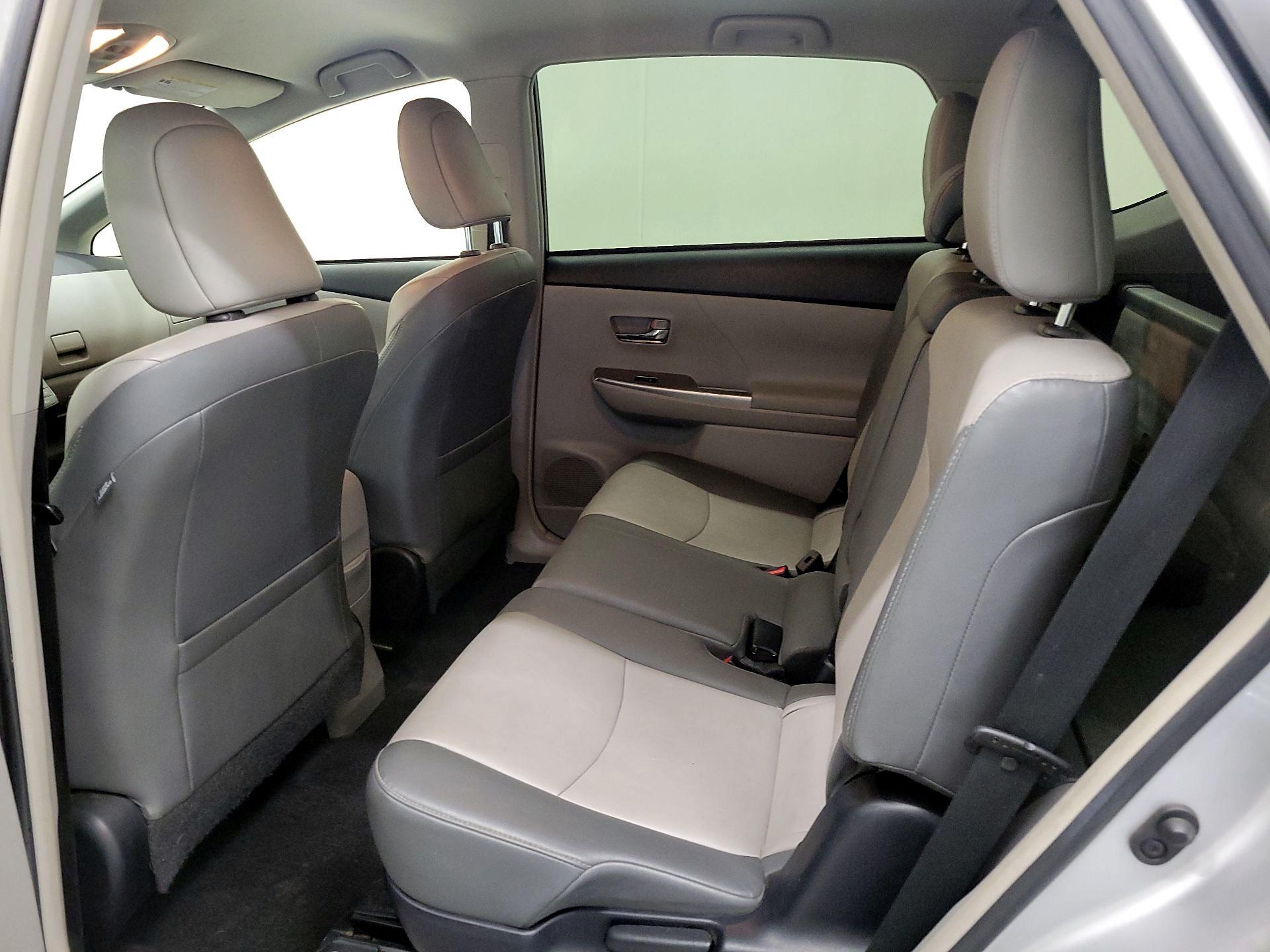 Thumbnail: 2015 Toyota Prius v - 20