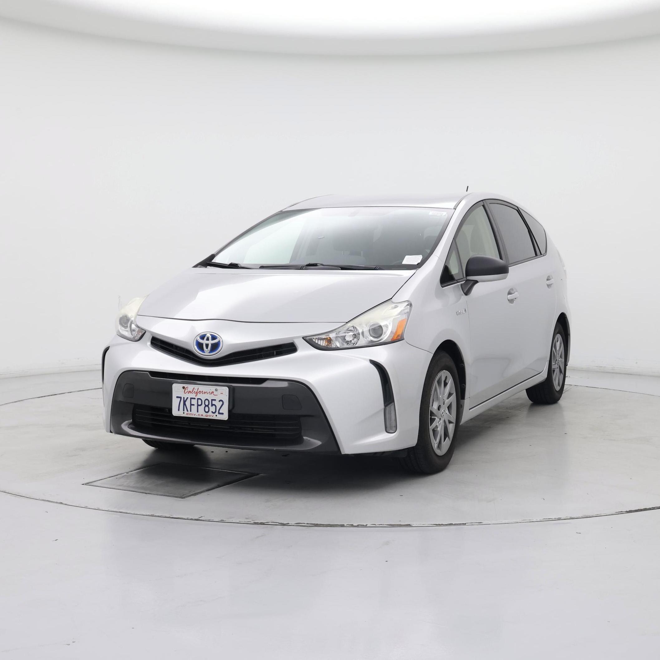 Thumbnail: 2015 Toyota Prius v - 4