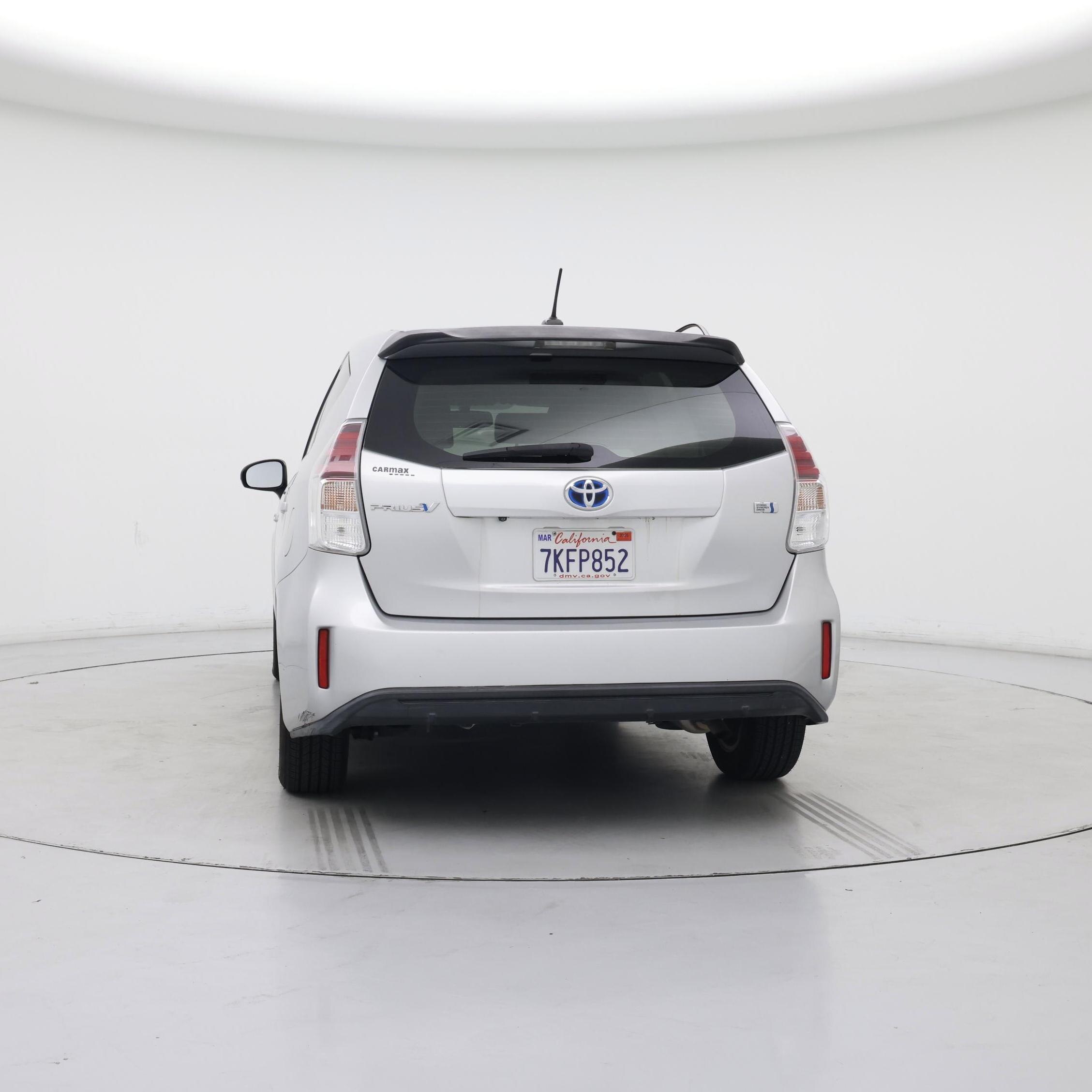Thumbnail: 2015 Toyota Prius v - 6