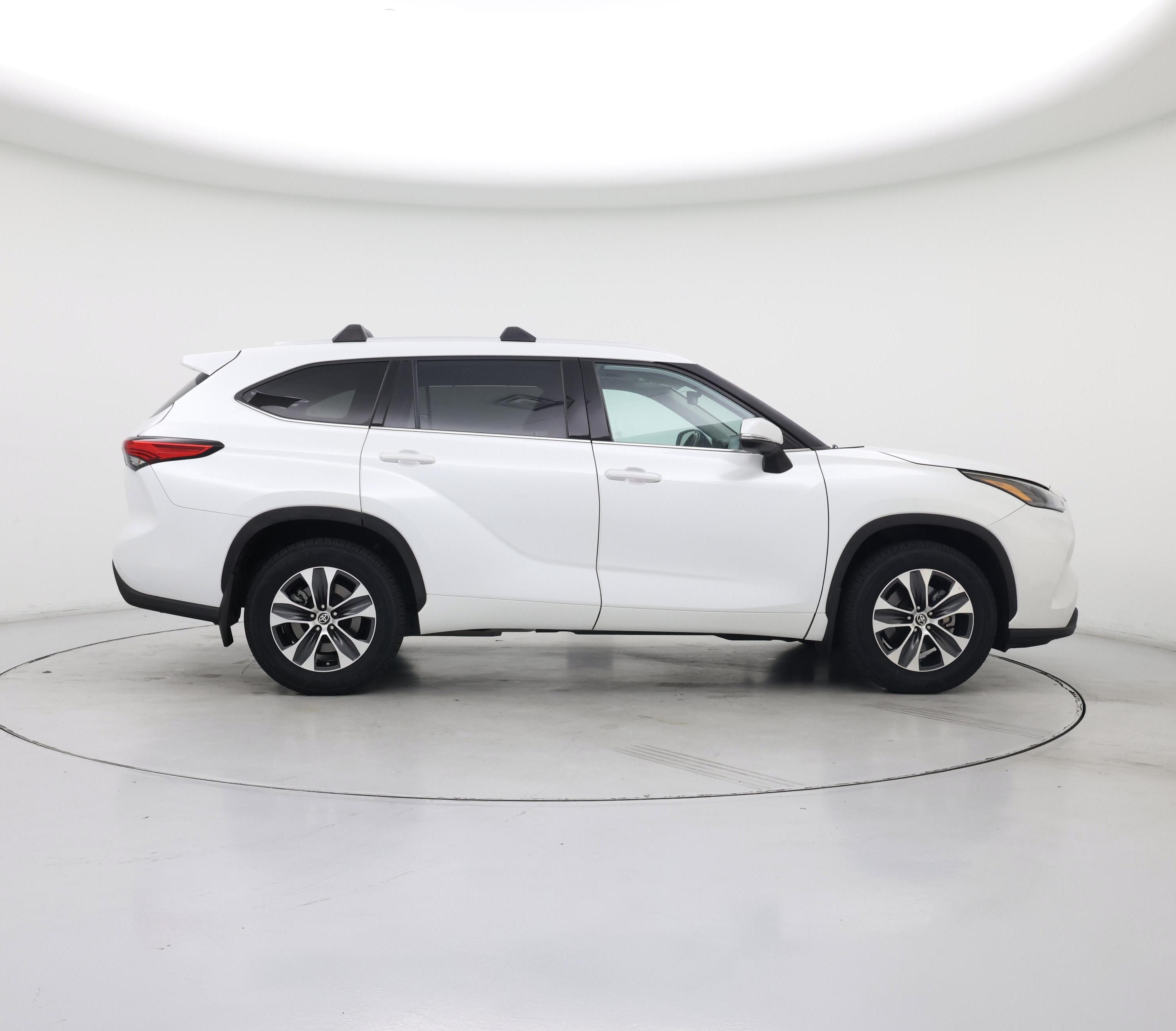 Thumbnail: 2022 Toyota Highlander - 7