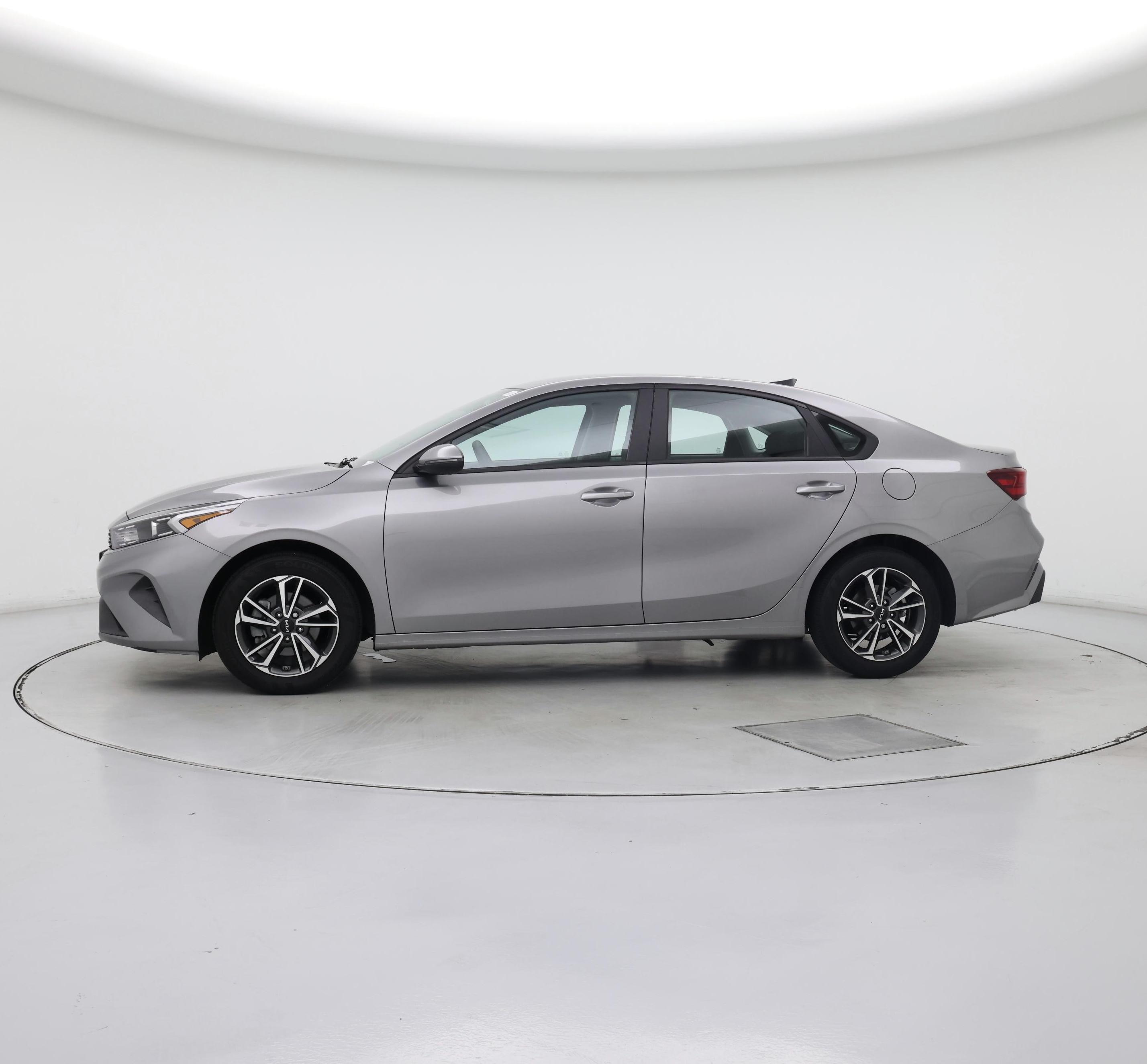 Thumbnail: 2023 Kia Forte - 3