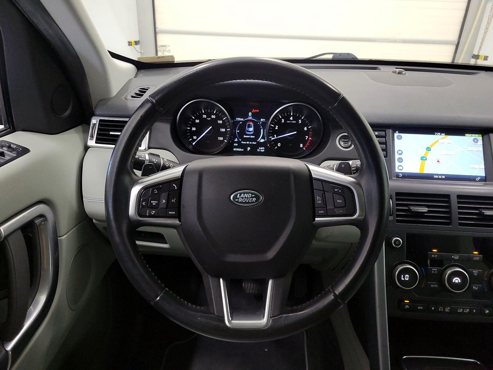 Thumbnail: 2017 Land Rover Discovery Sport - 10