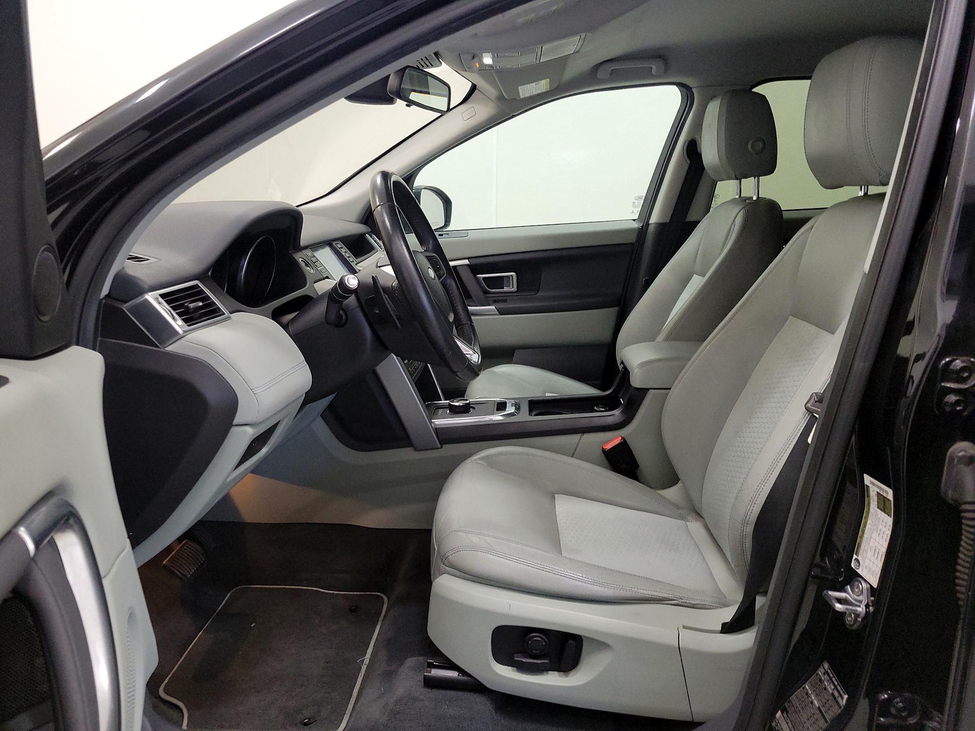 Thumbnail: 2017 Land Rover Discovery Sport - 11