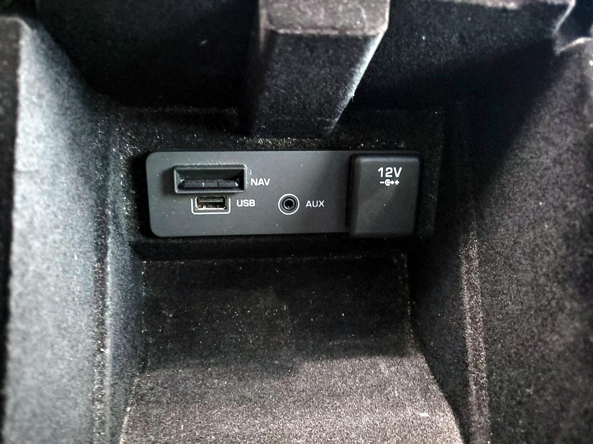 Thumbnail: 2017 Land Rover Discovery Sport - 19