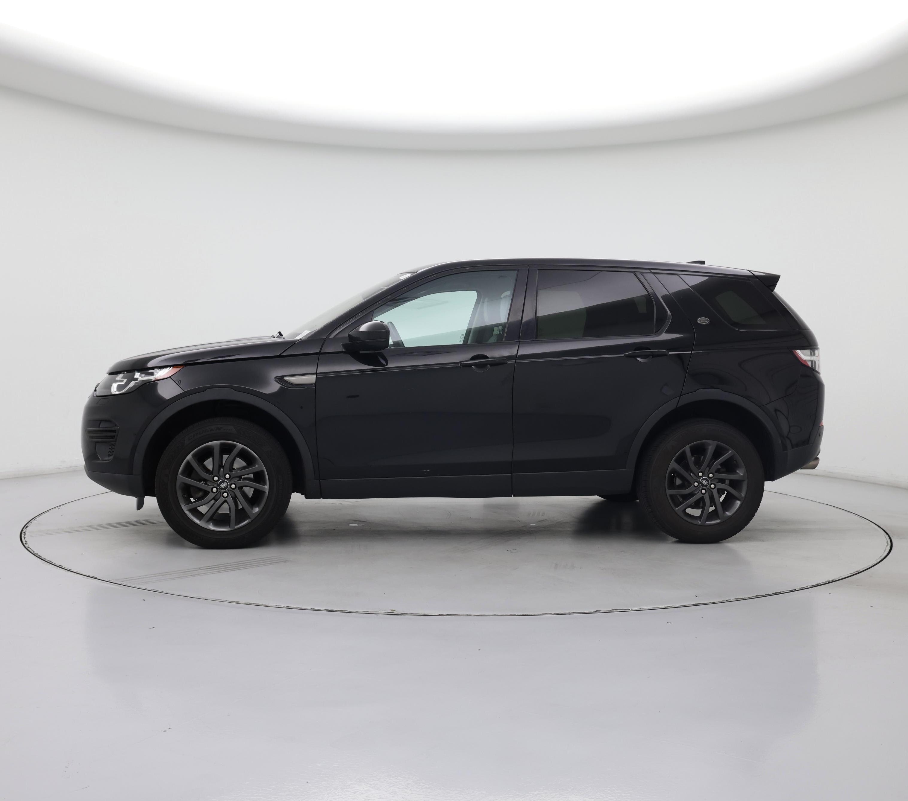 Thumbnail: 2017 Land Rover Discovery Sport - 3