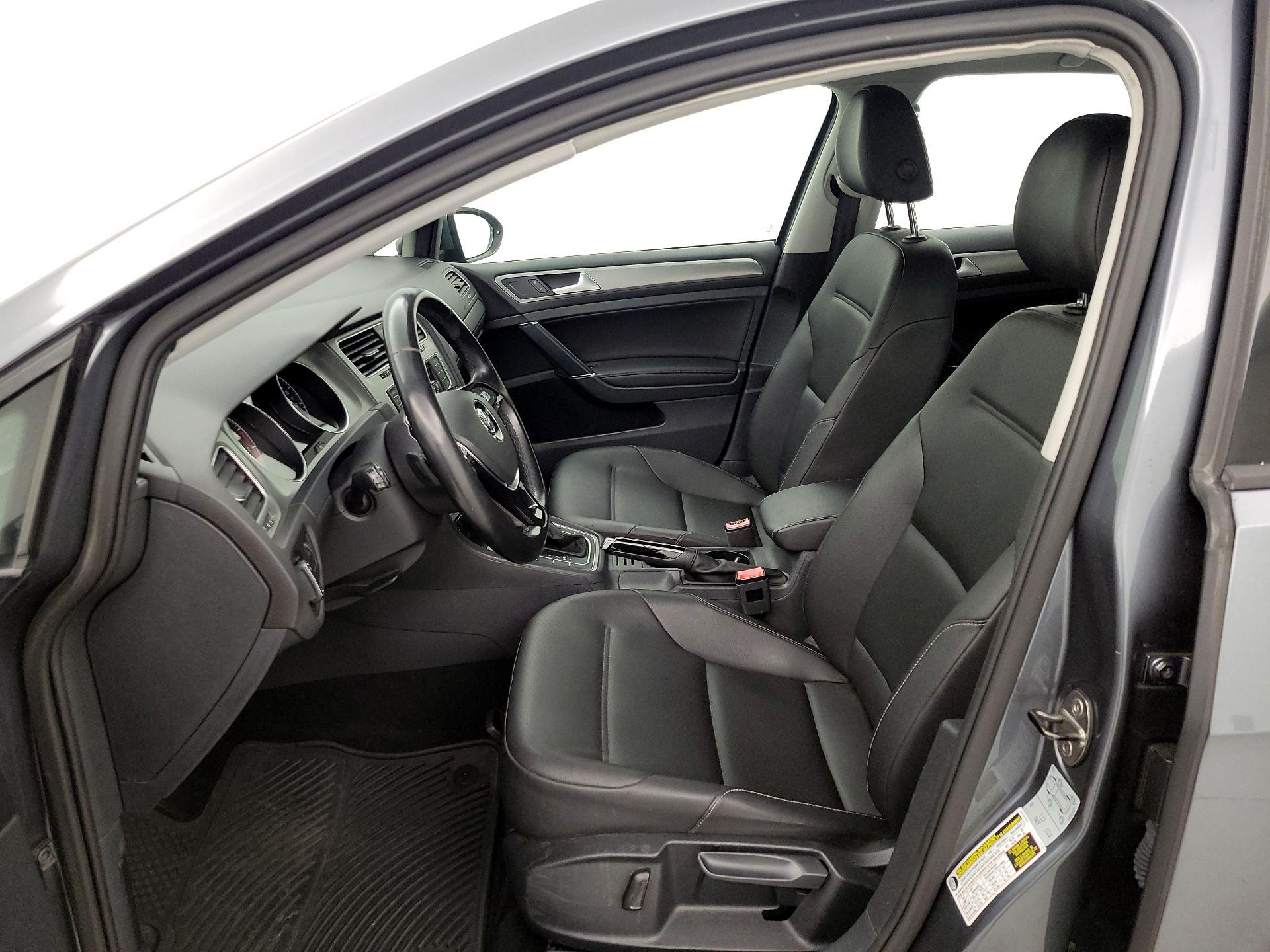 Thumbnail: 2016 Volkswagen Golf - 11