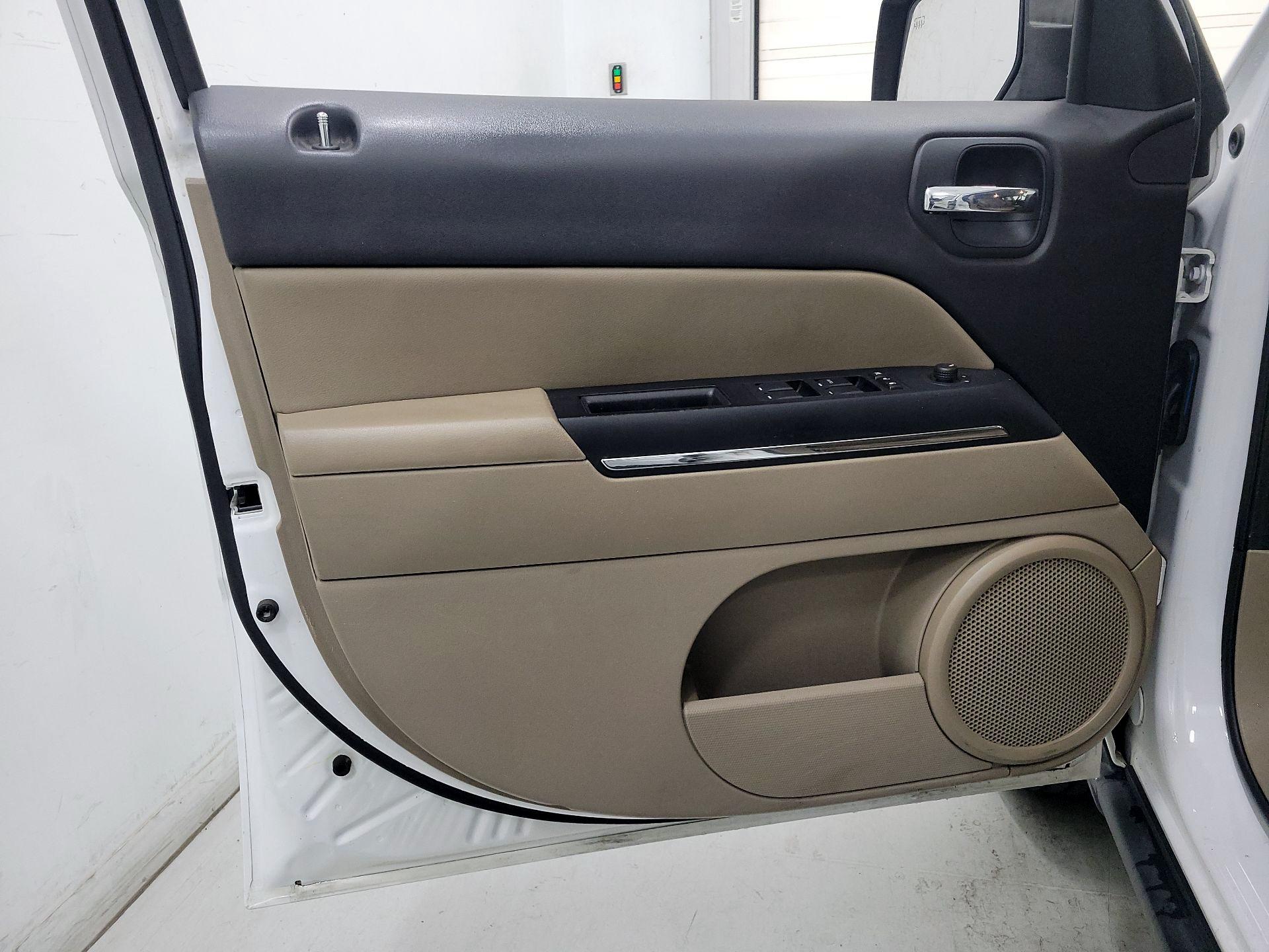 Thumbnail: 2014 Jeep Patriot - 12