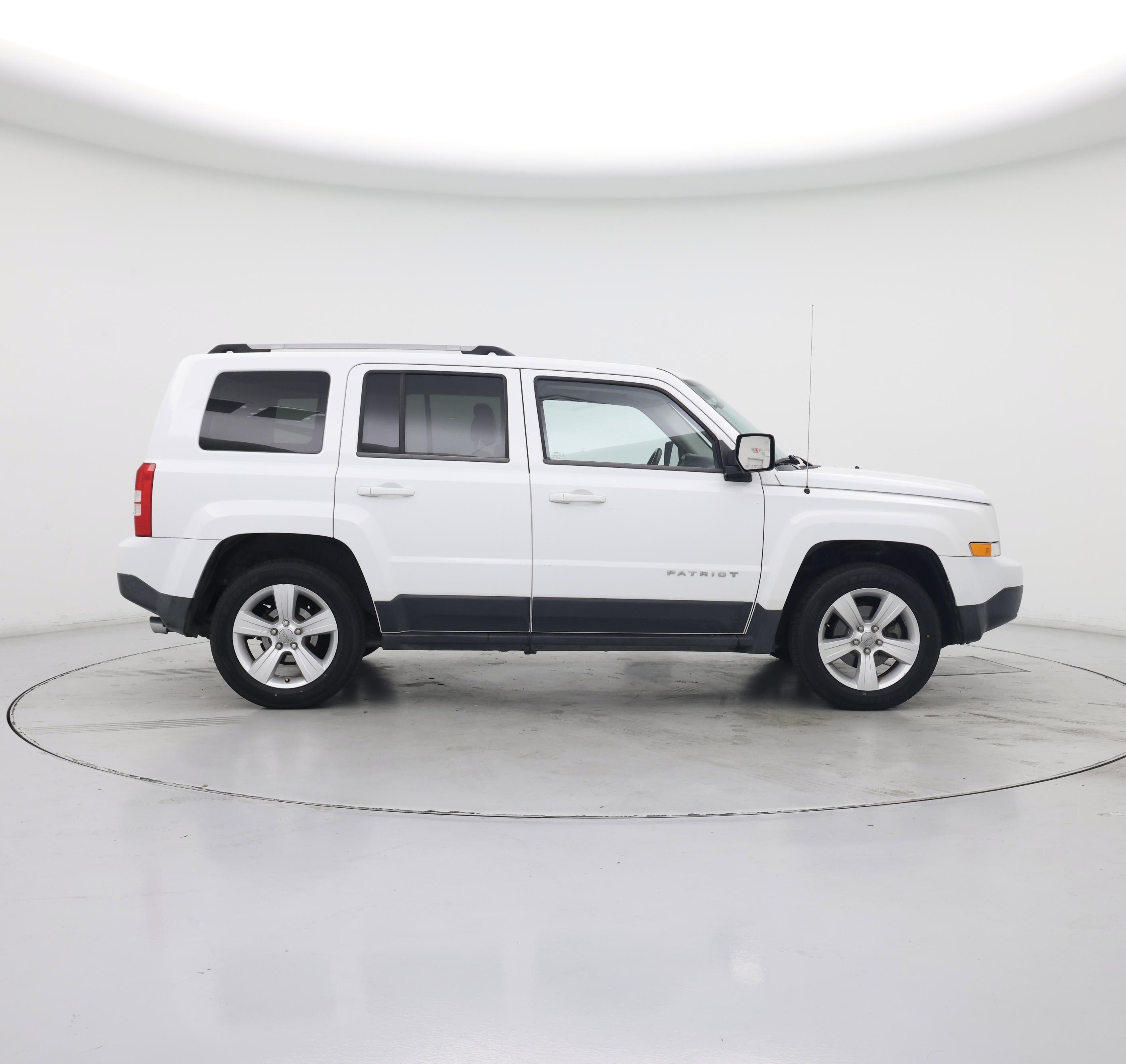 Thumbnail: 2014 Jeep Patriot - 7