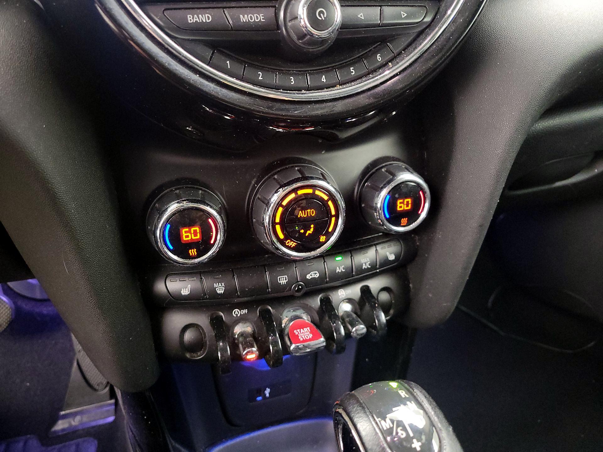 Thumbnail: 2019 MINI Cooper Hardtop - 16