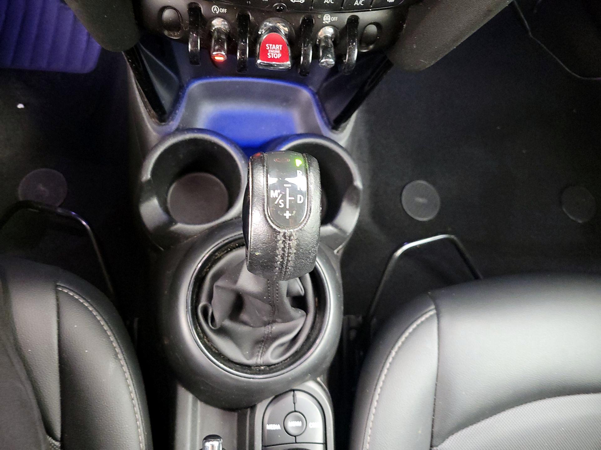 Thumbnail: 2019 MINI Cooper Hardtop - 17