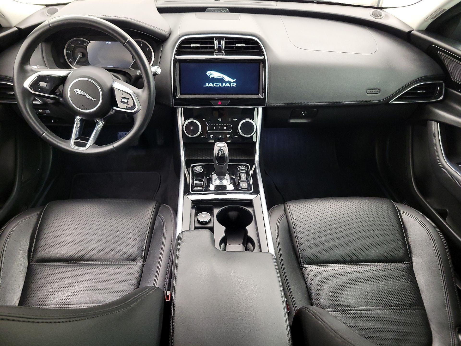 Thumbnail: 2020 Jaguar XE - 9