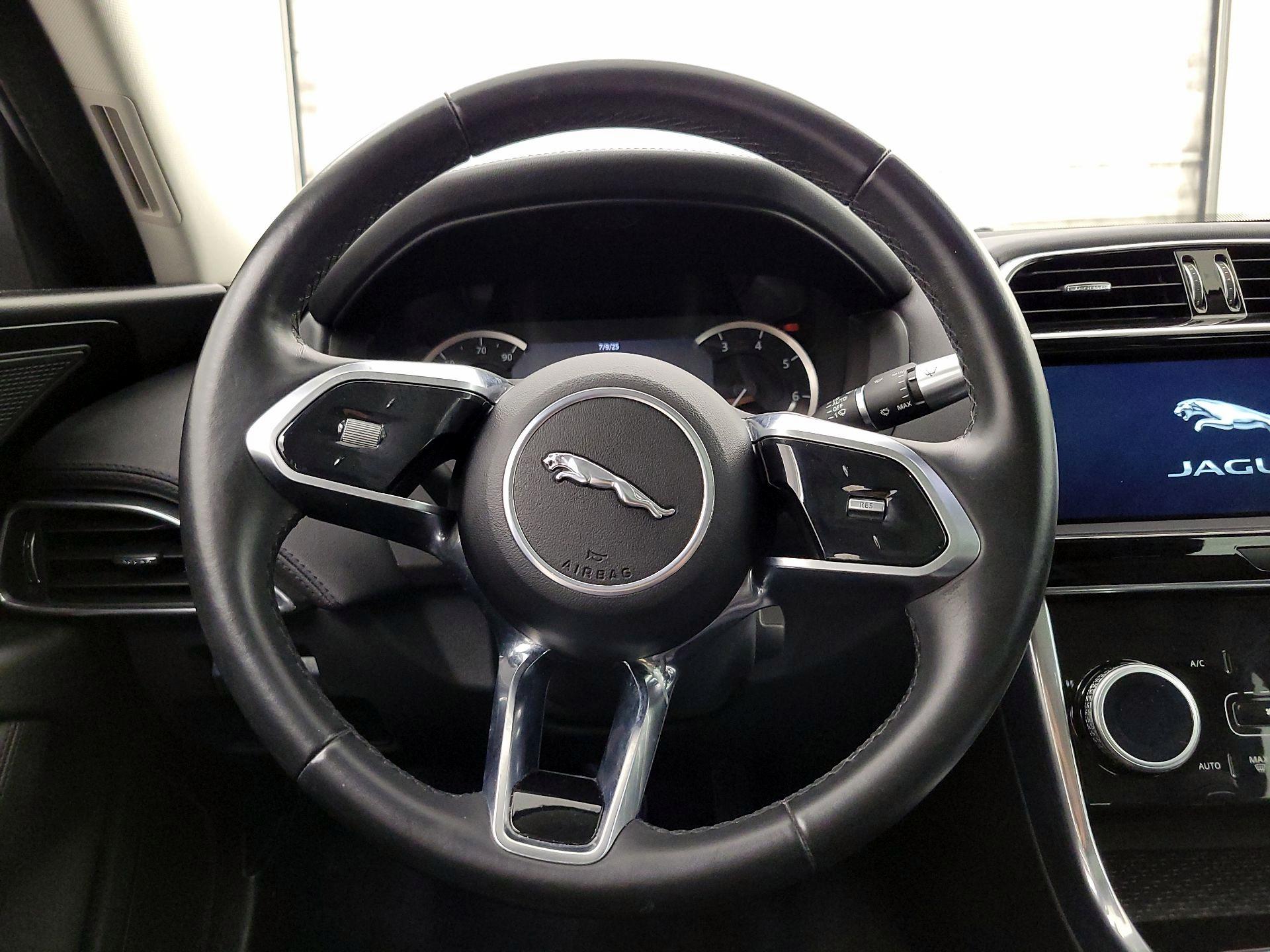 Thumbnail: 2020 Jaguar XE - 10
