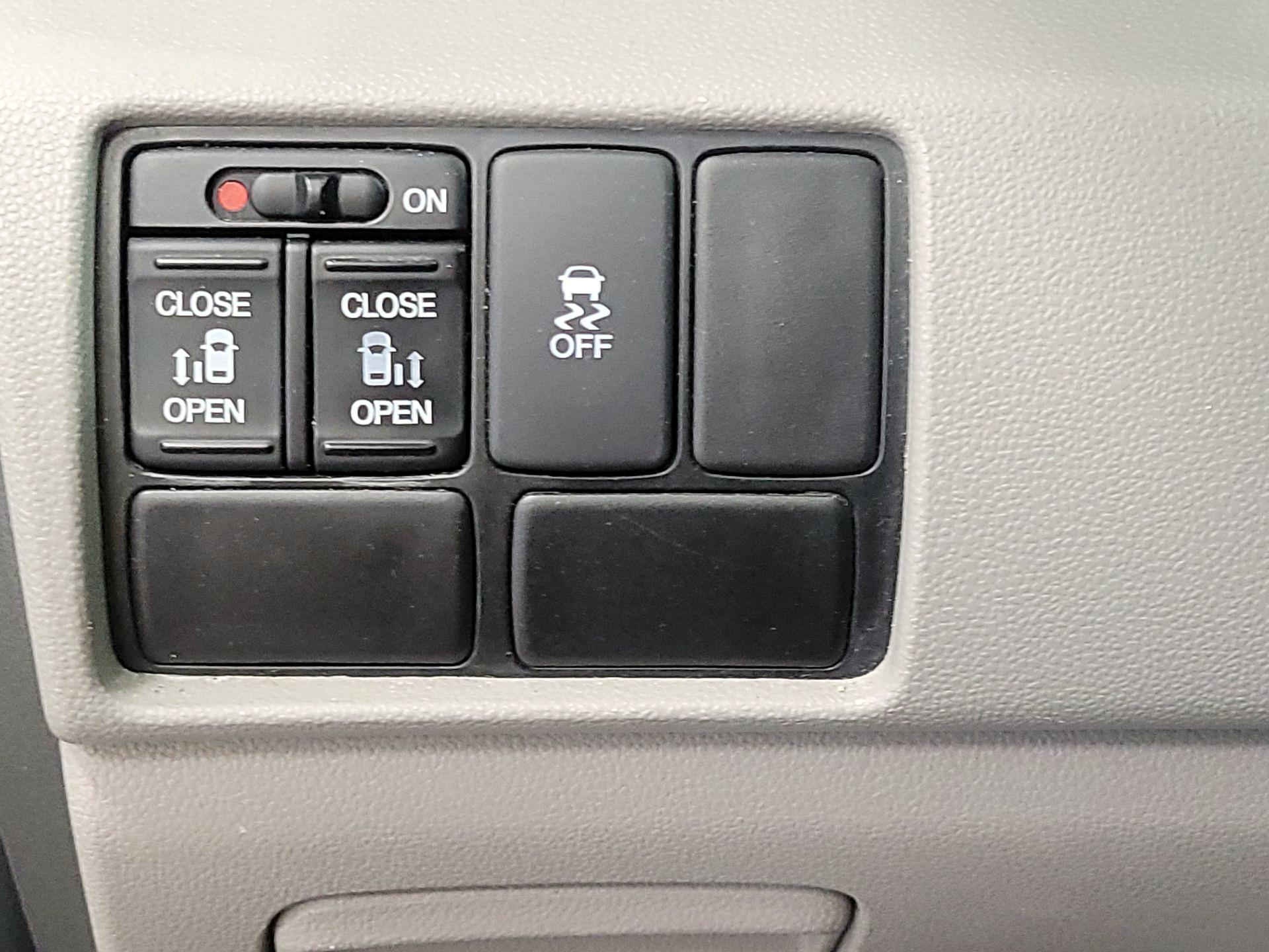 Thumbnail: 2016 Honda Odyssey - 13