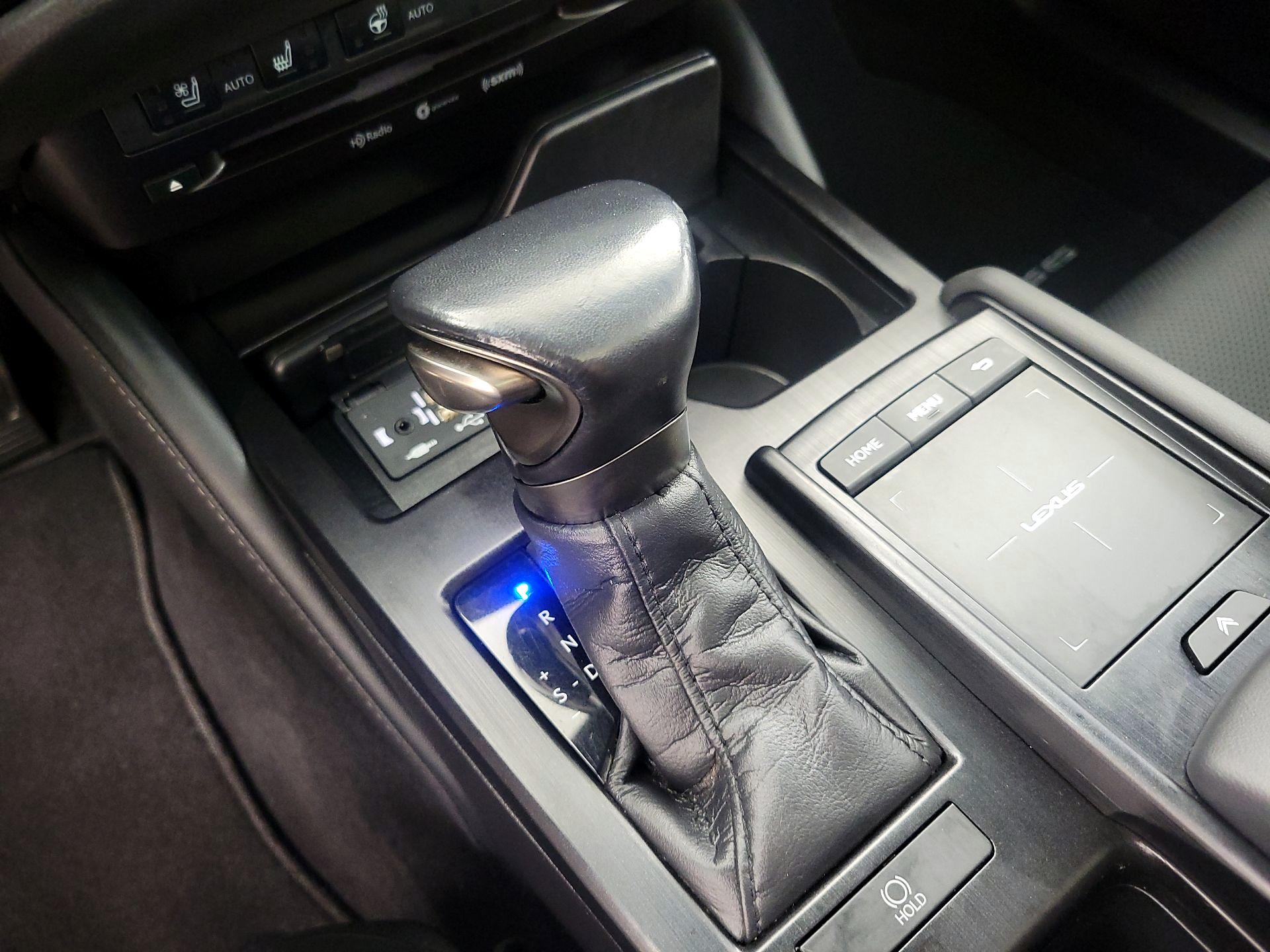 Thumbnail: 2022 Lexus ES - 17