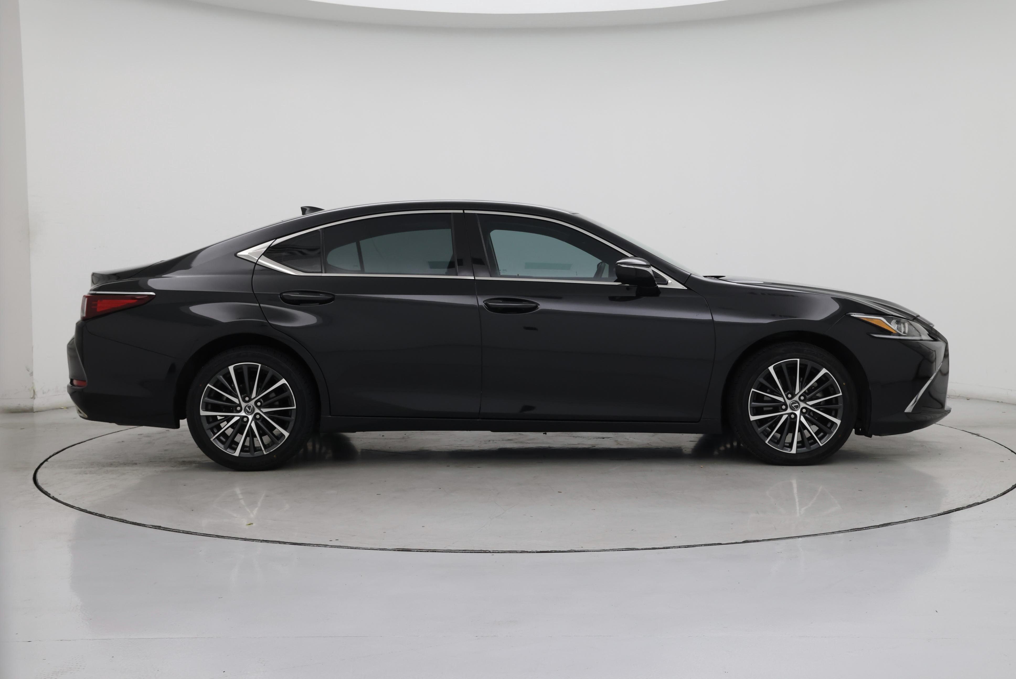 Thumbnail: 2022 Lexus ES - 7