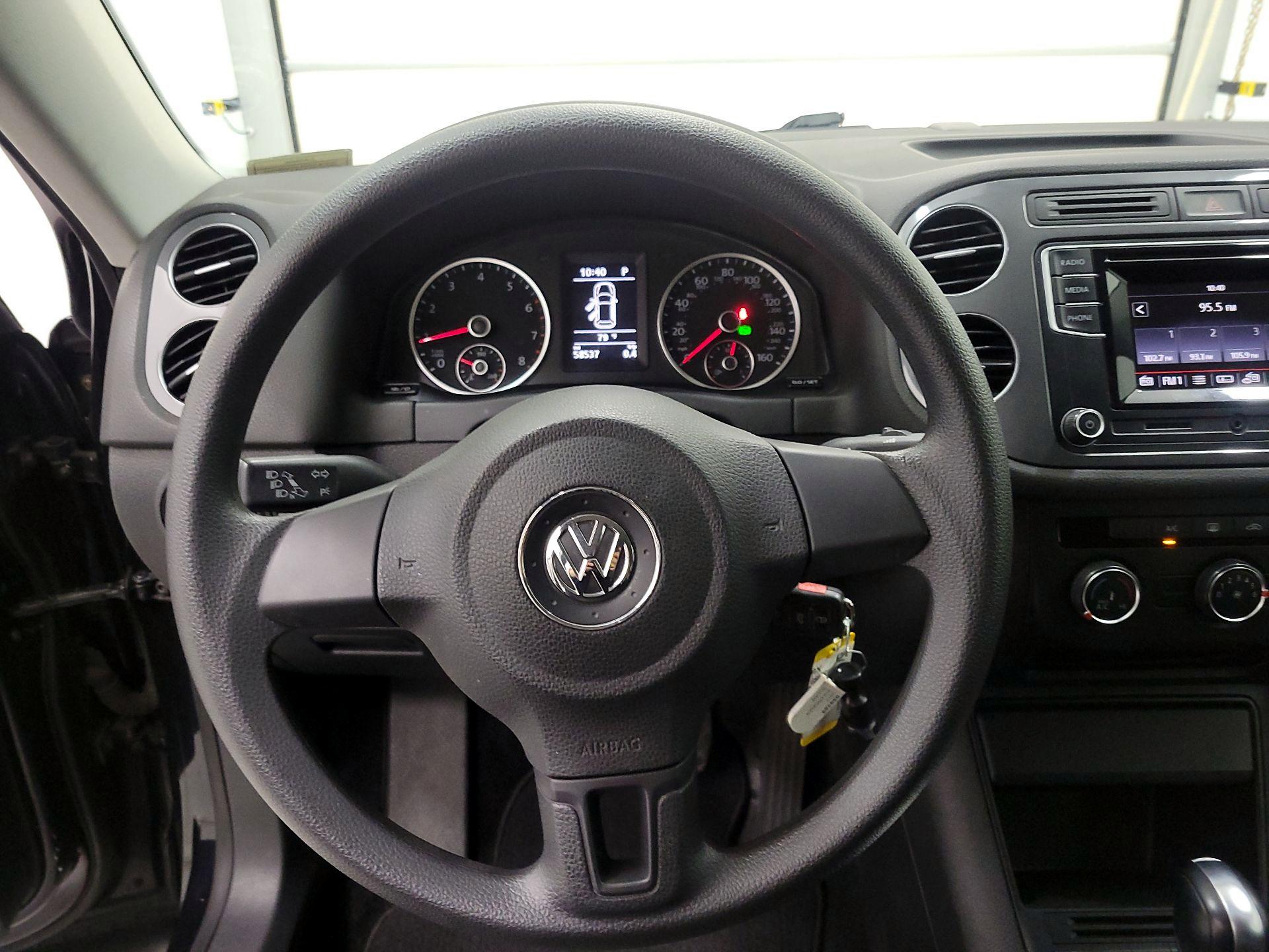 Thumbnail: 2017 Volkswagen Tiguan - 10