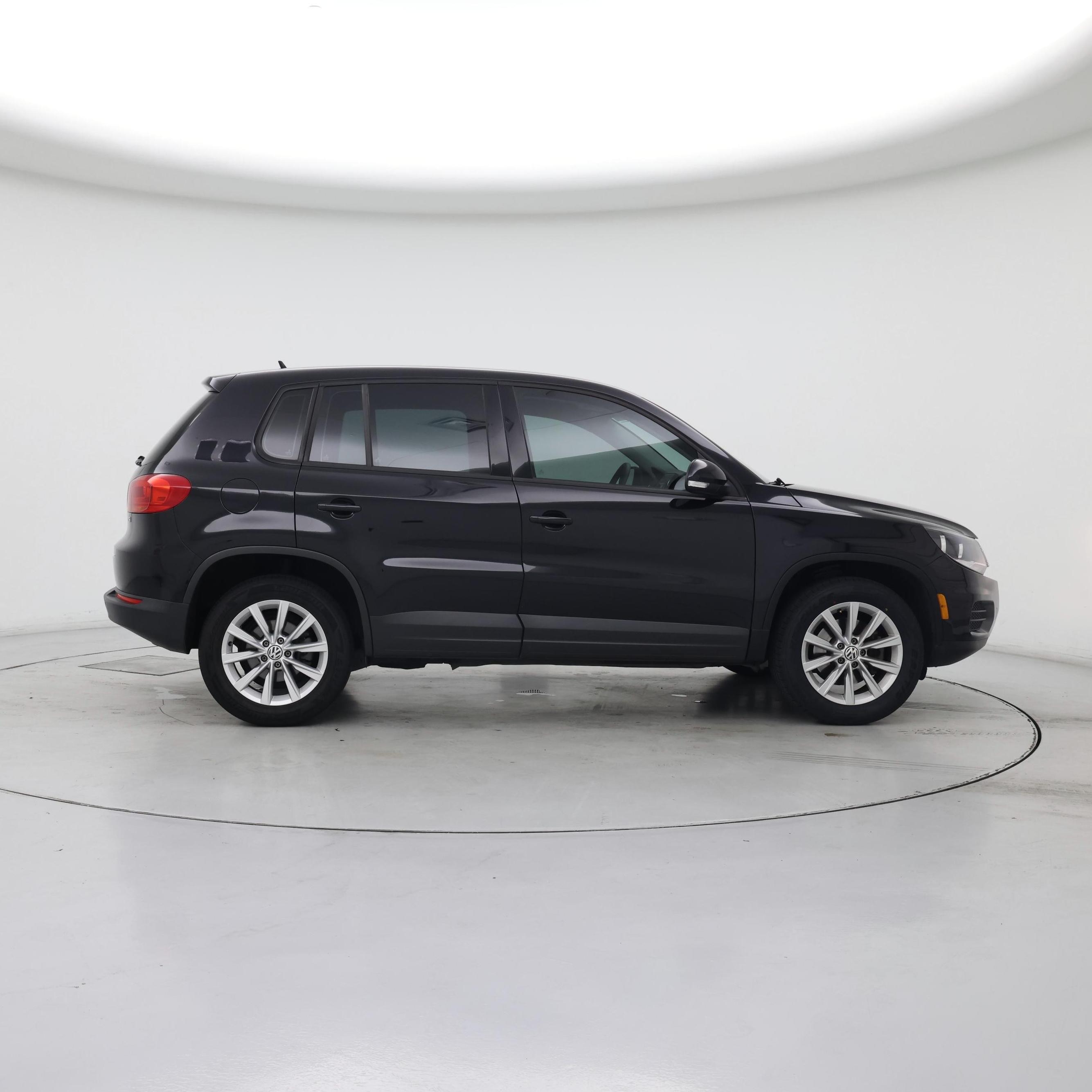 Thumbnail: 2017 Volkswagen Tiguan - 7