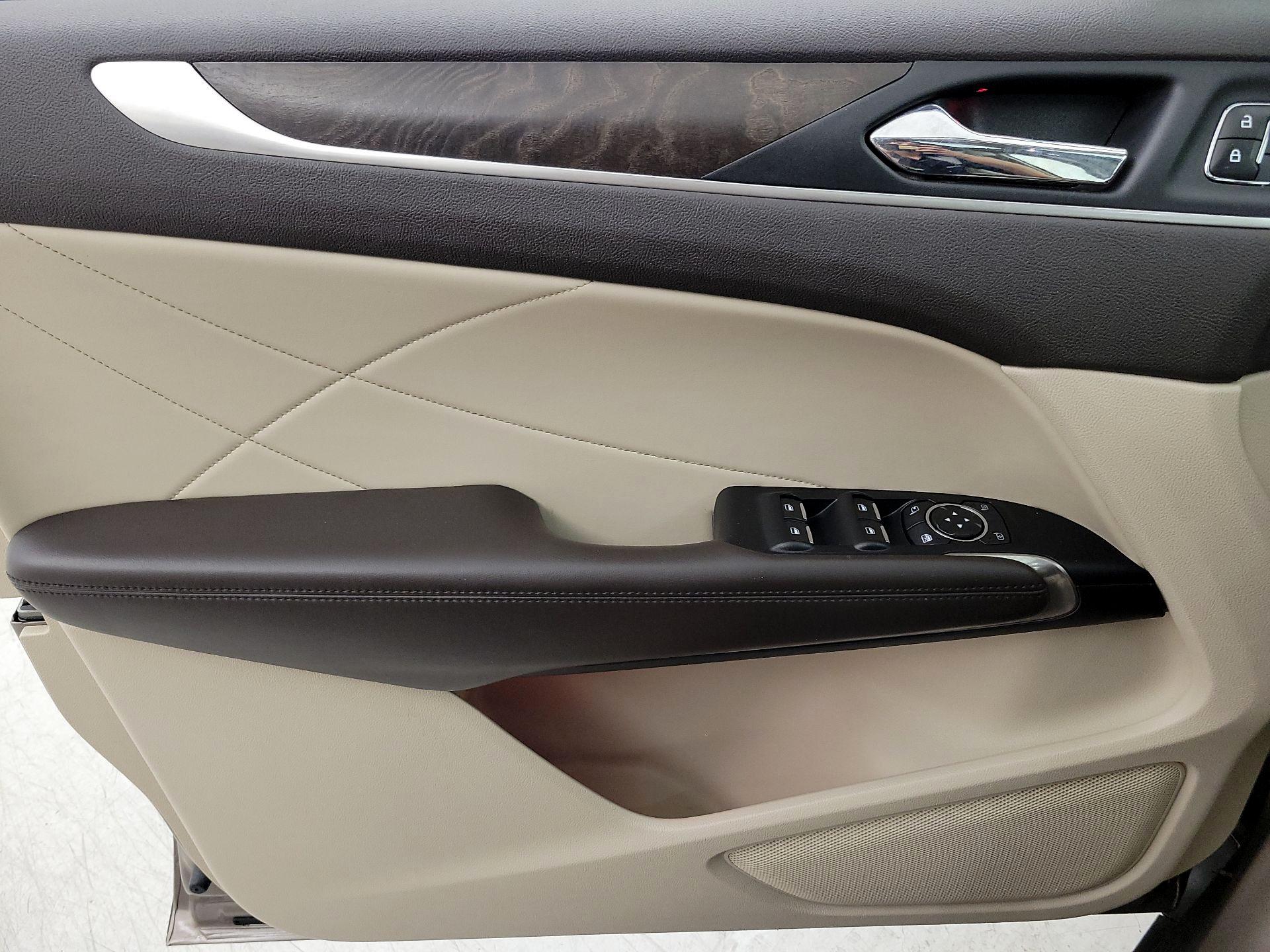 Thumbnail: 2019 Lincoln MKC - 12