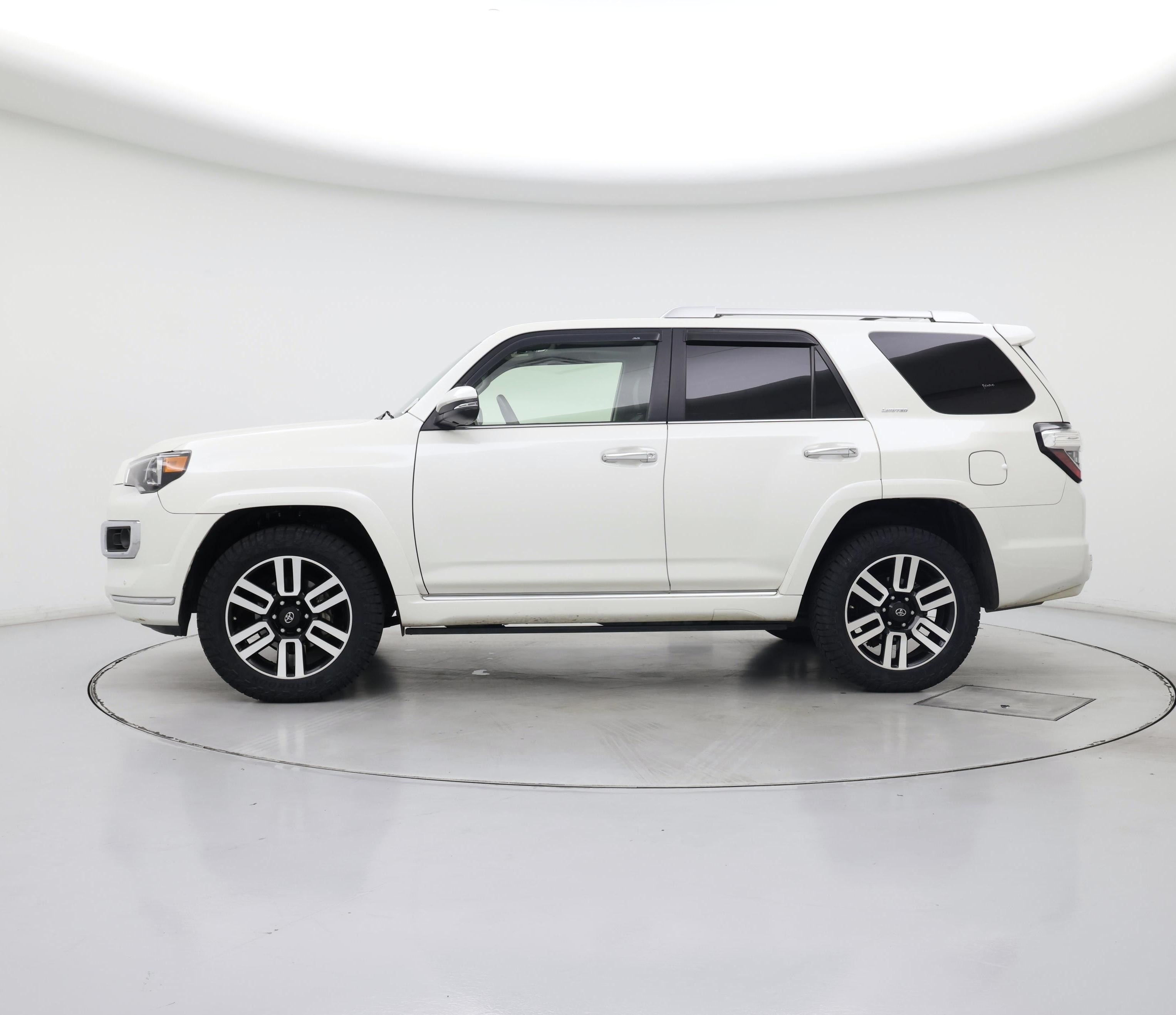 Thumbnail: 2018 Toyota 4Runner - 3