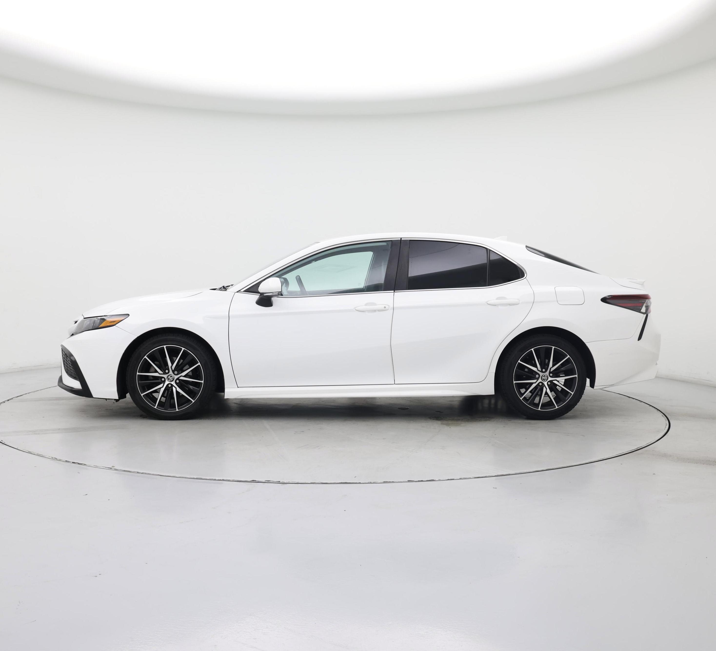 Thumbnail: 2022 Toyota Camry - 3