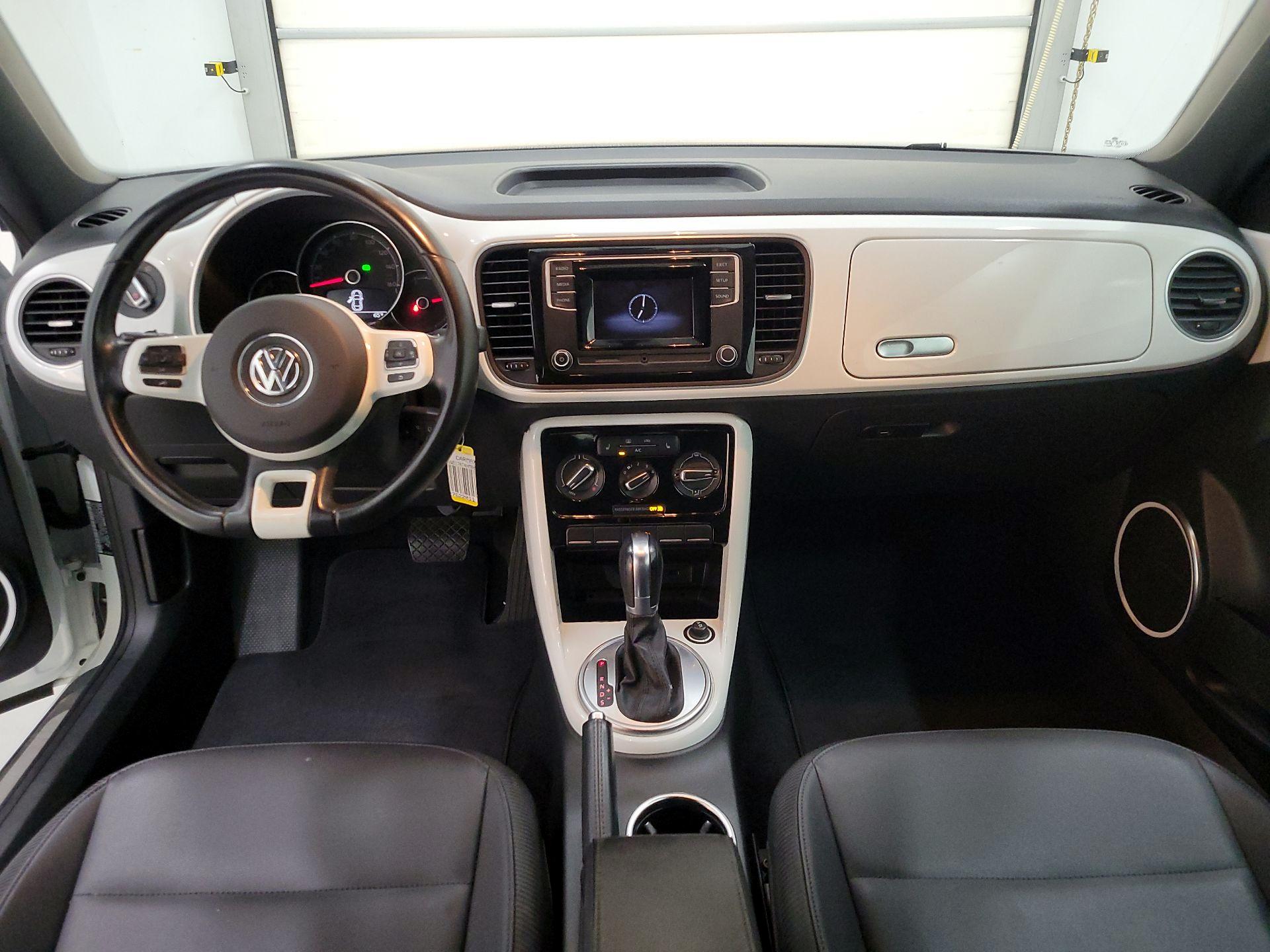 Thumbnail: 2017 Volkswagen Beetle - 9